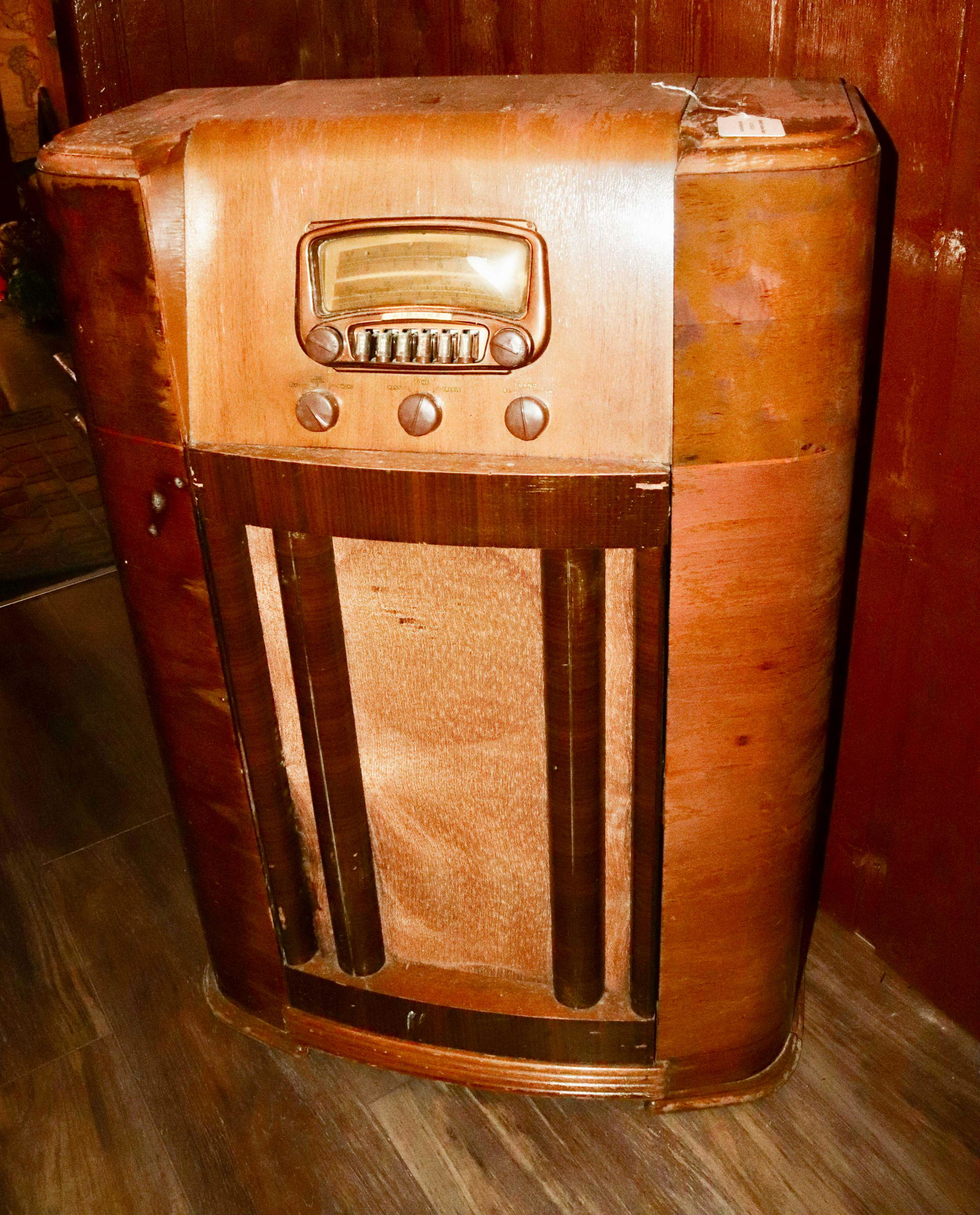 AIRLINE FLOOR MODEL RADIO (1 of 1)