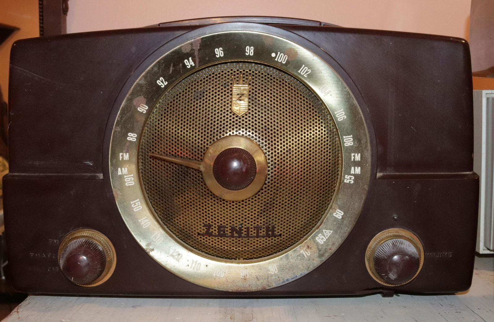 VINTAGE ZENITH TABLETOP RADIO (1 of 1)