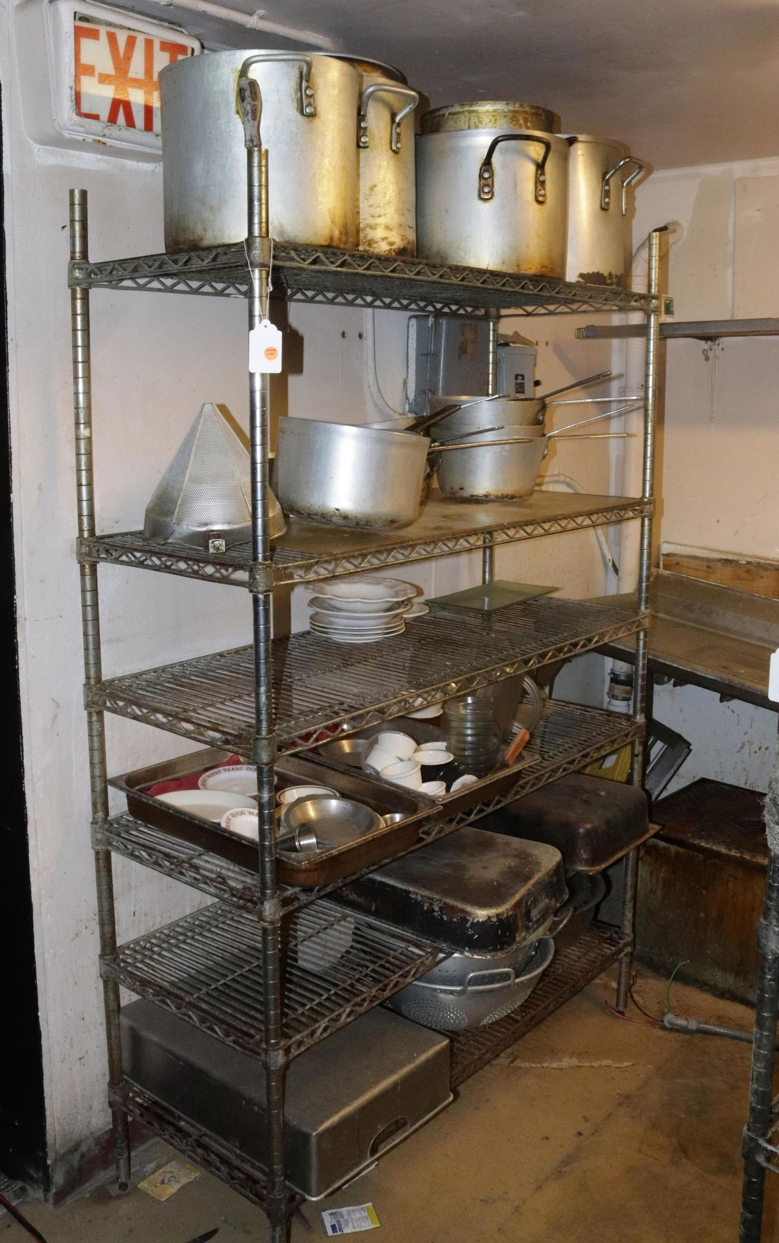 WIRE RACK WITH CONTENTS (1 of 1)