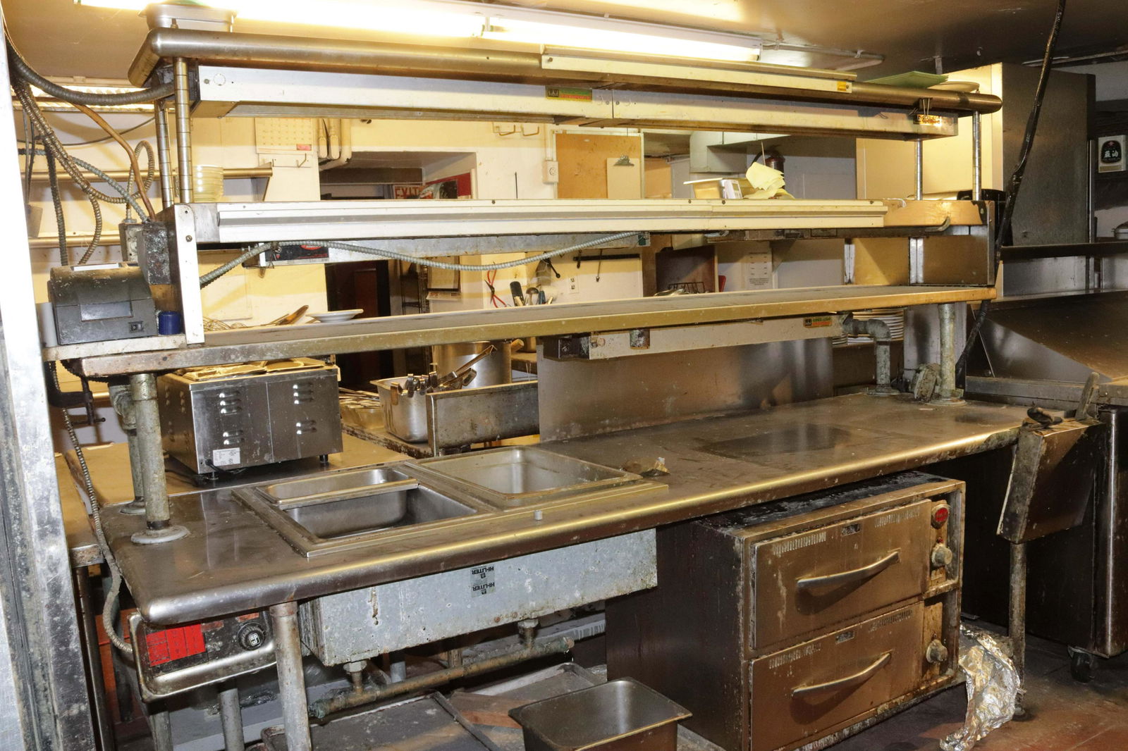 STAINLESS STEEL WORKSTATION WITH DOUBLE WARMER BELOW (1 of 1)