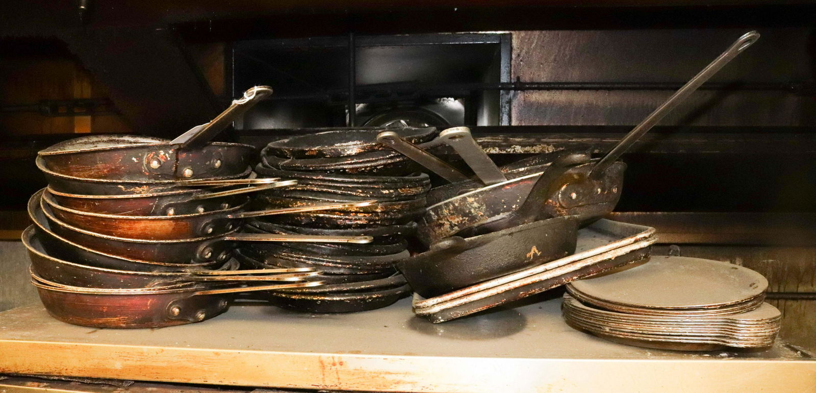 GROUP LOT OF COOKWARE (1 of 1)