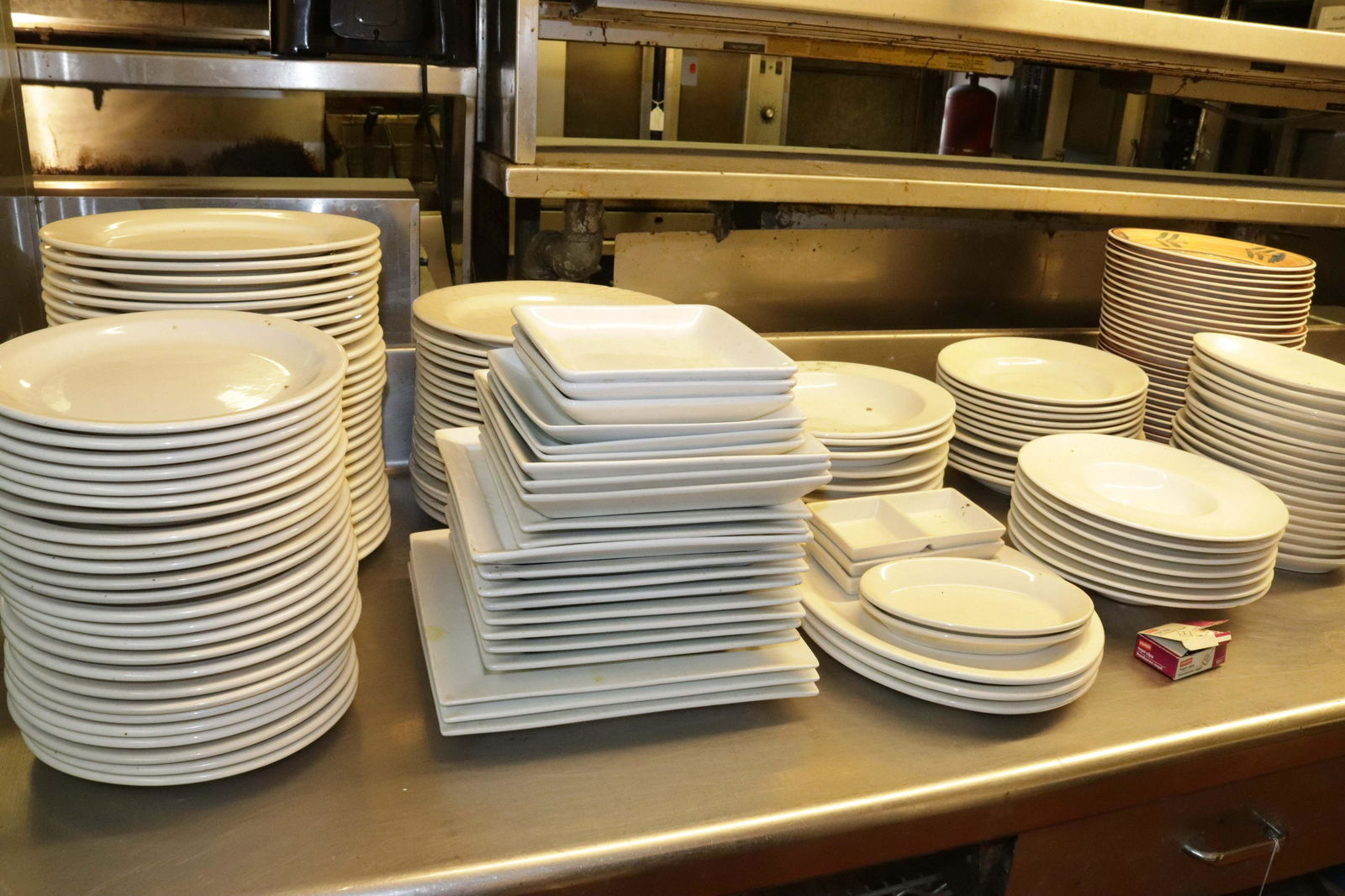 GROUP LOT OF RESTAURANT DISHES (1 of 1)