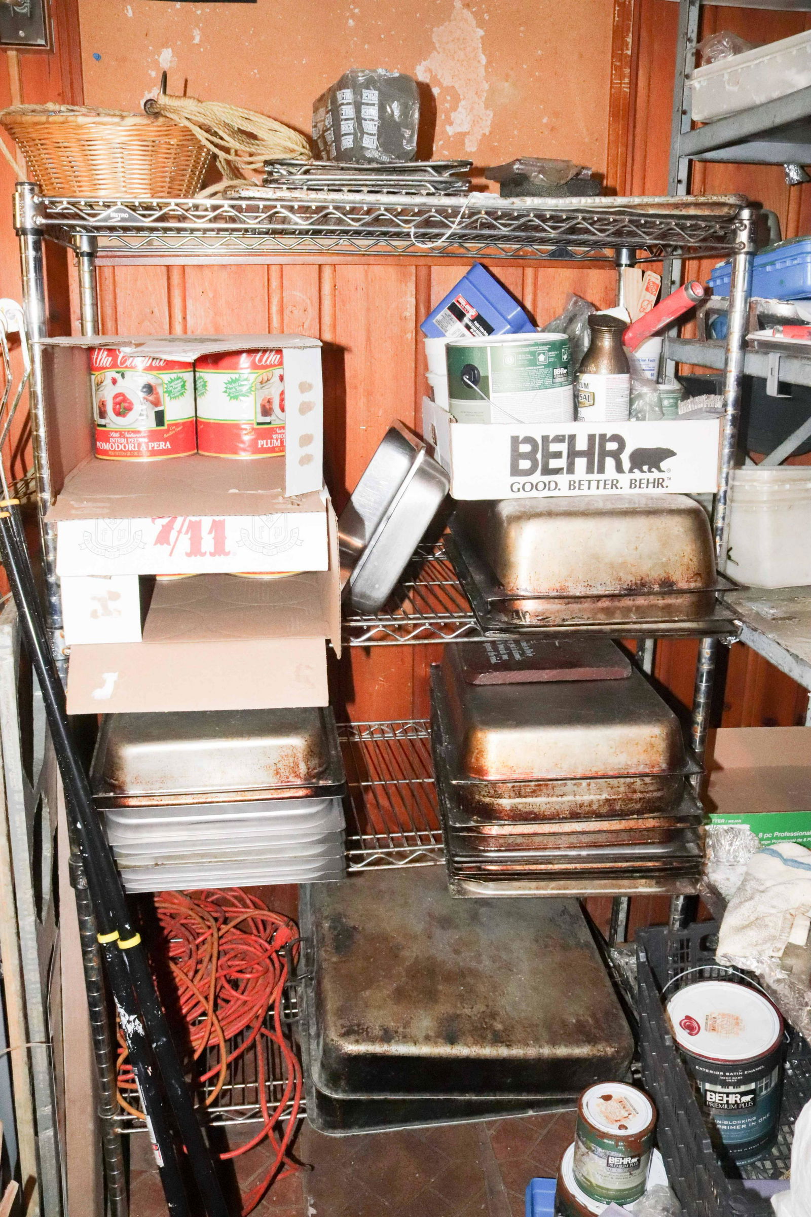 METRO WIRE SHELF AND CONTENTS (1 of 1)