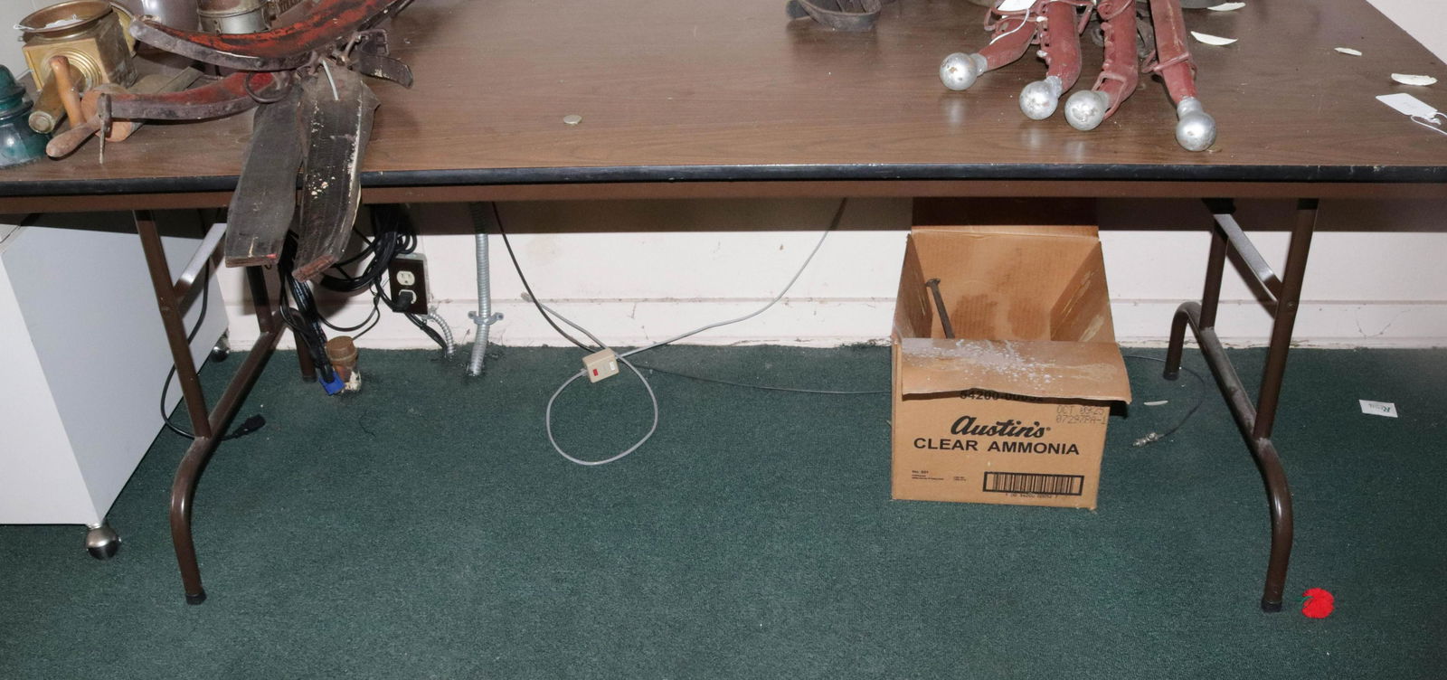 FOLDING TABLES (1 of 2)