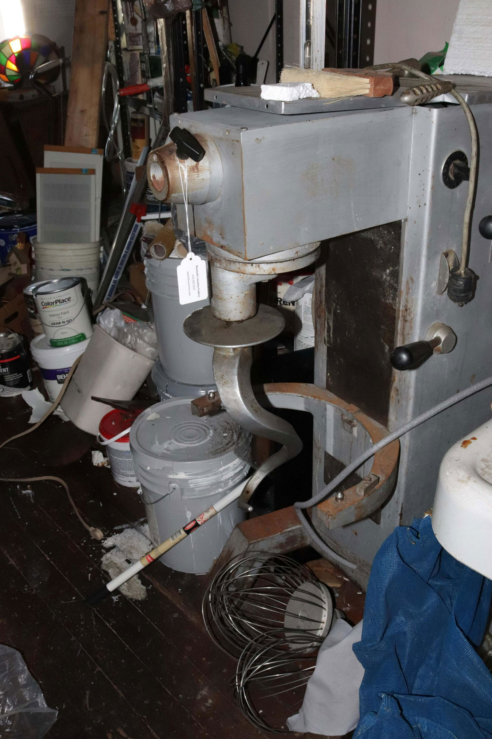 CONTENTS OF ROOM (1 of 12)