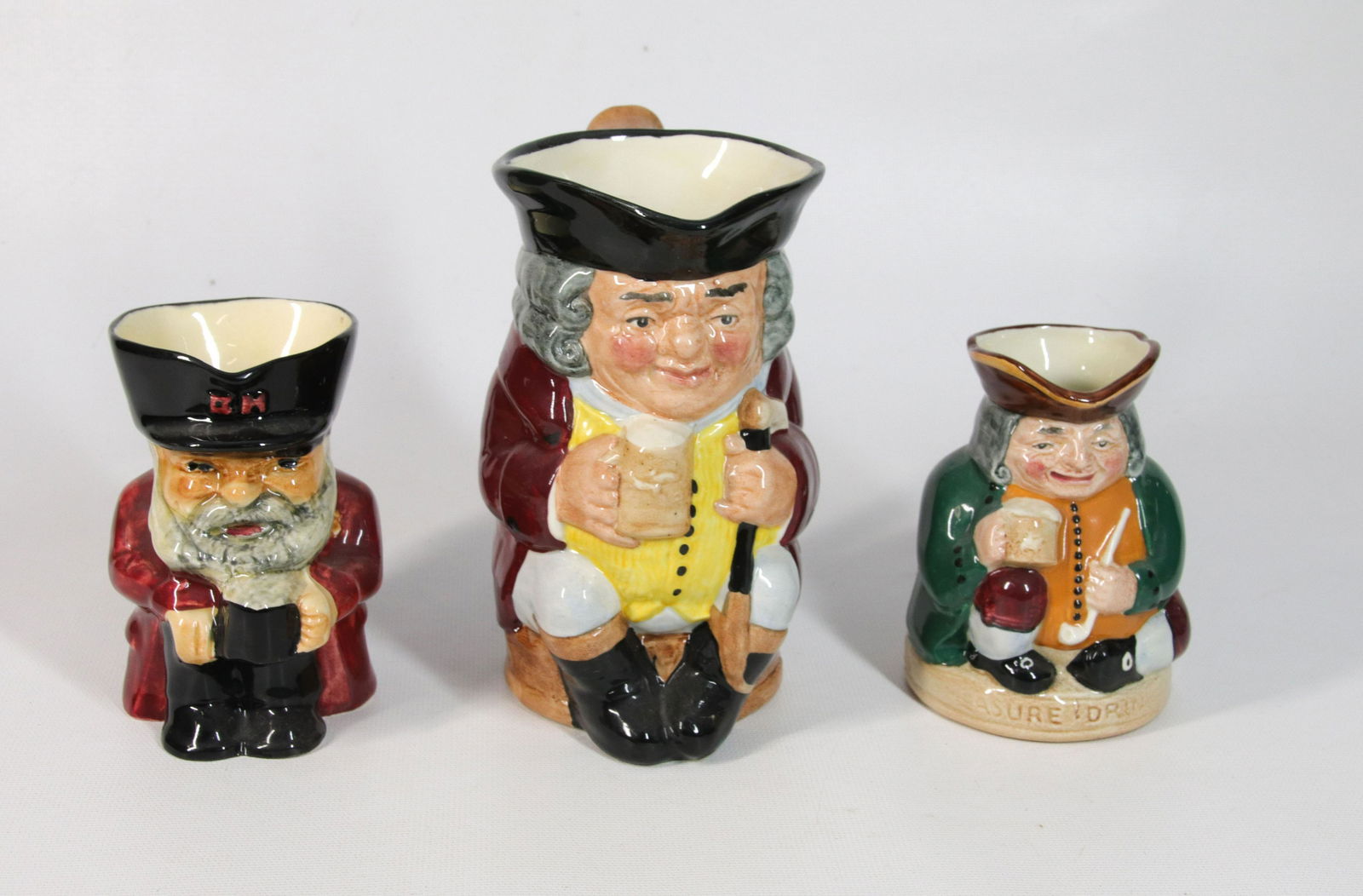 GROUP LOT OF ROYAL DOULTON JUGS (1 of 3)