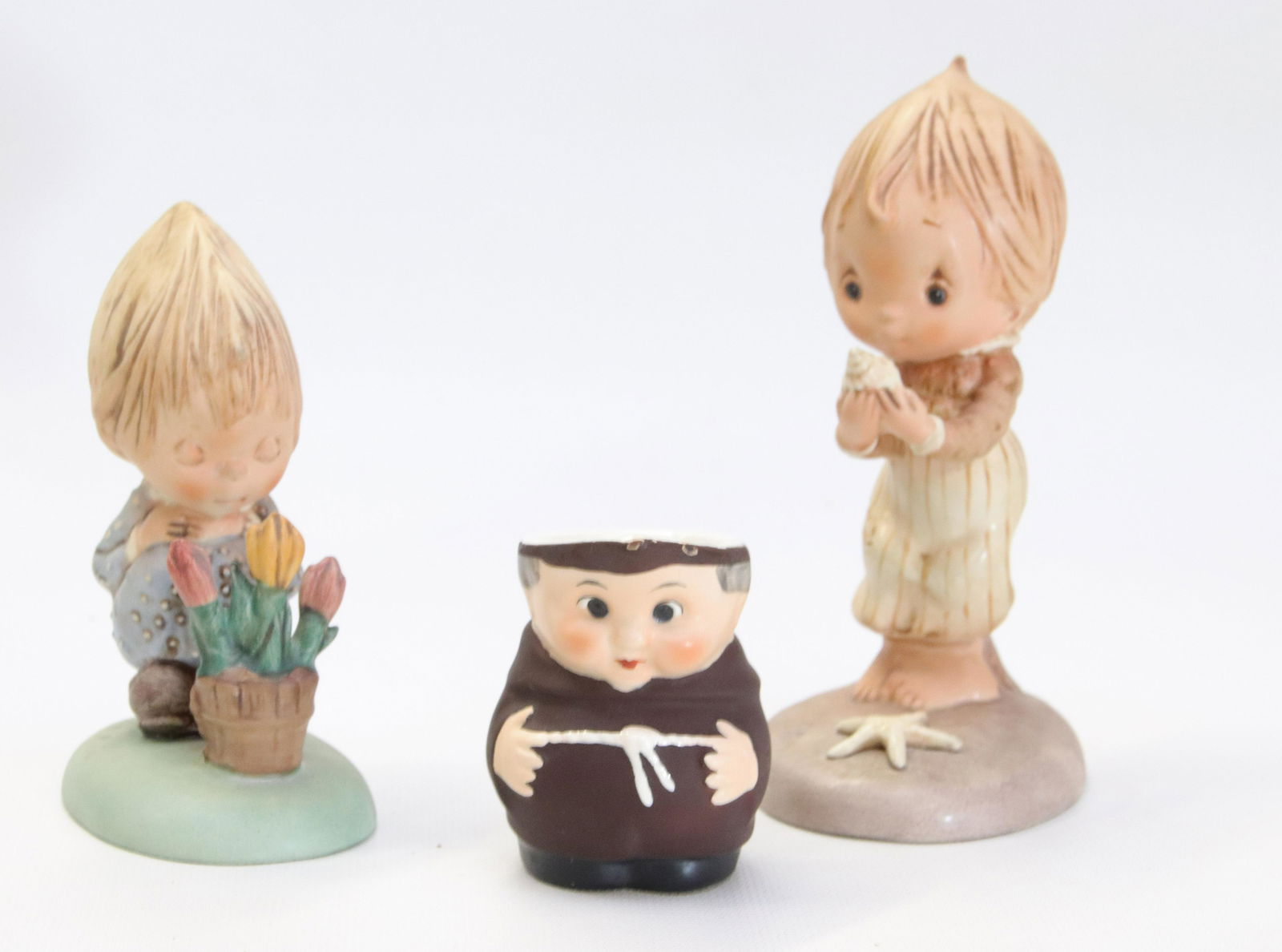 GROUP LOT OF GOEBEL HUMMEL FIGURINES (1 of 3)