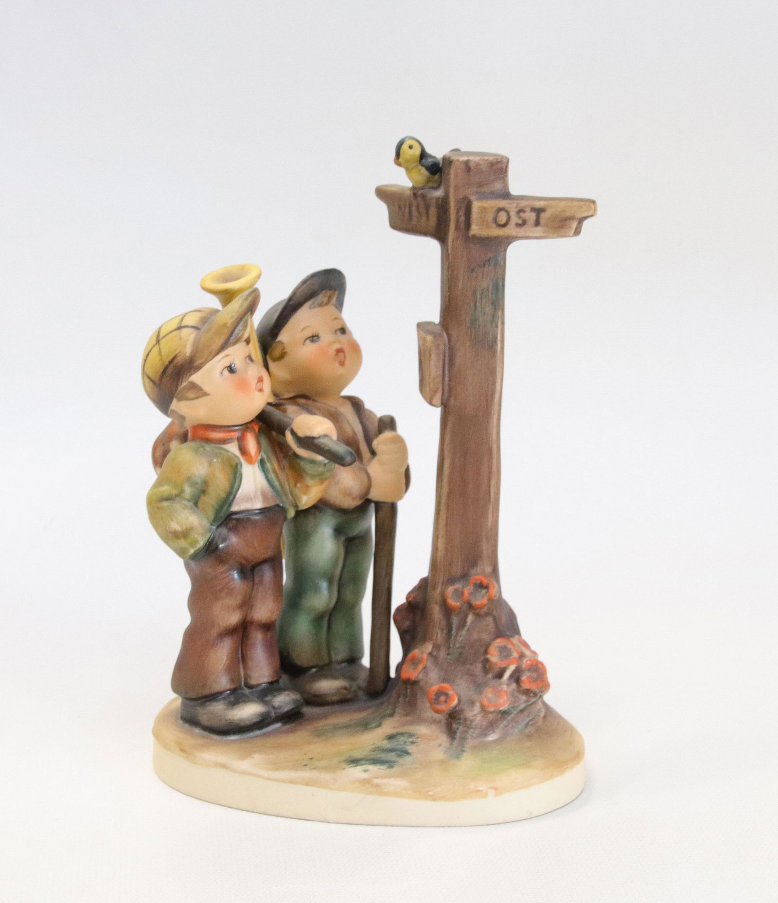 VINTAGE GOEBEL HUMMEL FIGURINE (1 of 3)