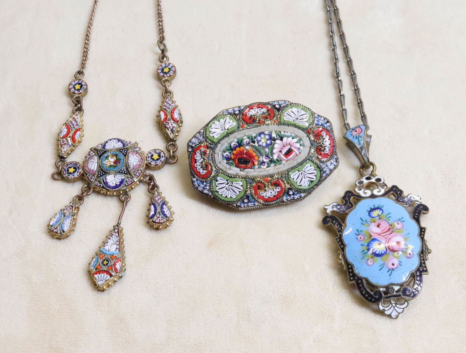 GROUP LOT OF VINTAGE JEWELRY (1 of 3)