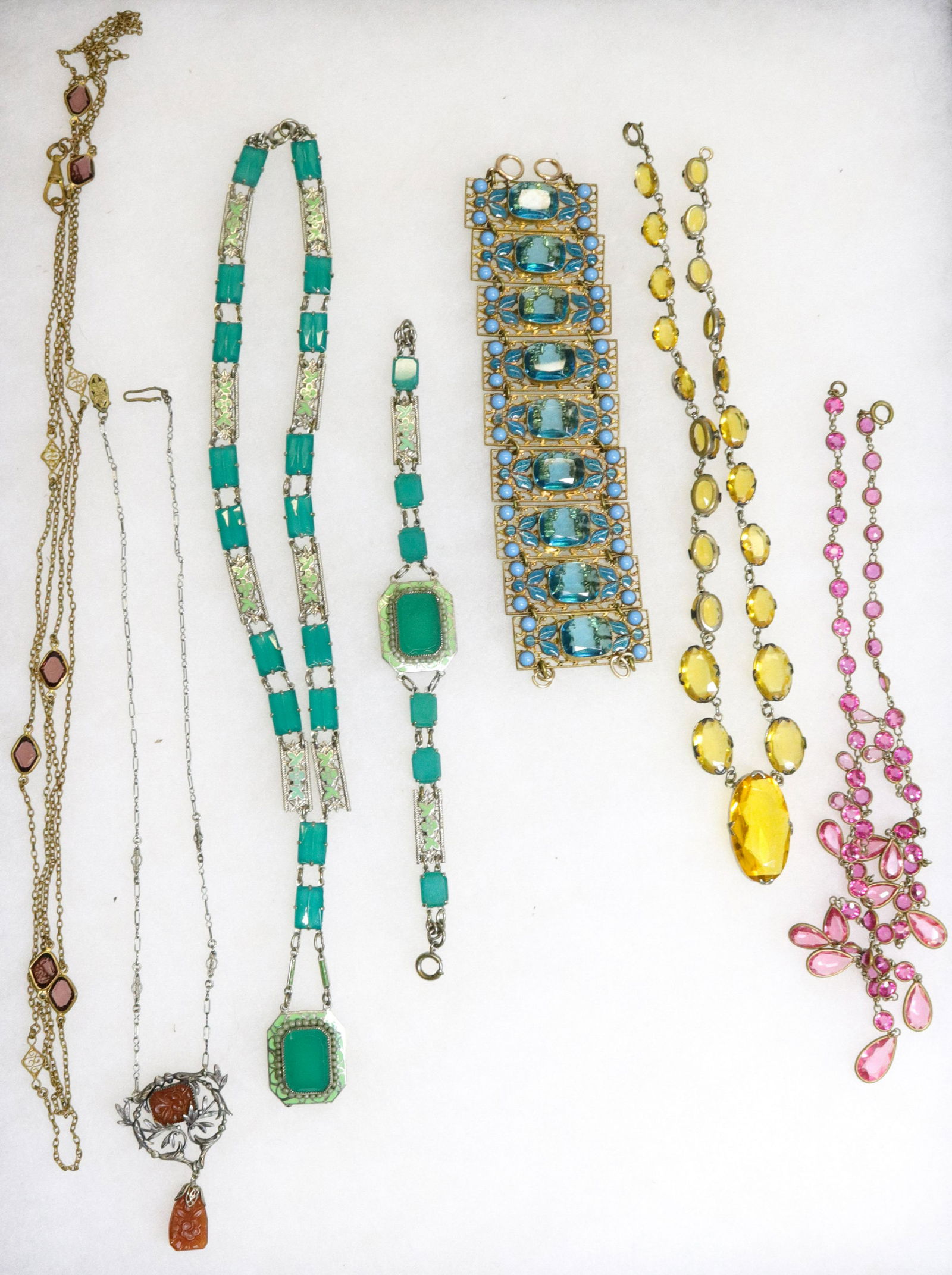 GROUP LOT OF VINTAGE COSTUME JEWELRY (1 of 3)