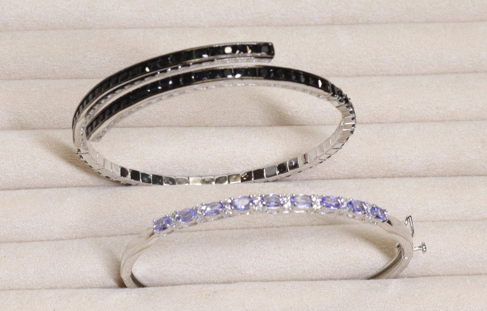 GROUP LOT OF CONTEMPORARY JEWELRY: TWO STERLING BRACELETS. TANZANITE AND BLACK SPINAL
