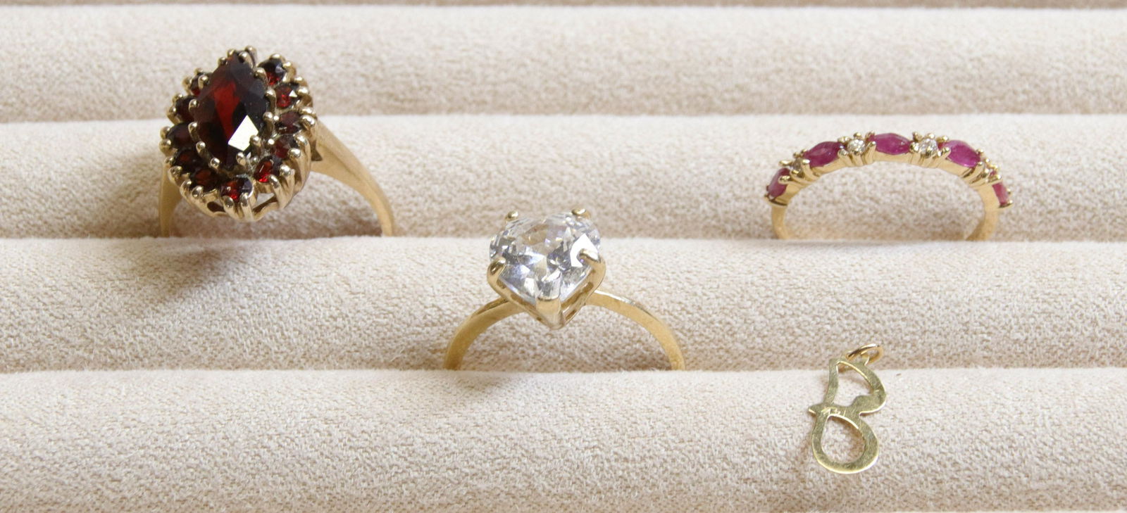 GROUP OF THREE LADIES RINGS (1 of 3)