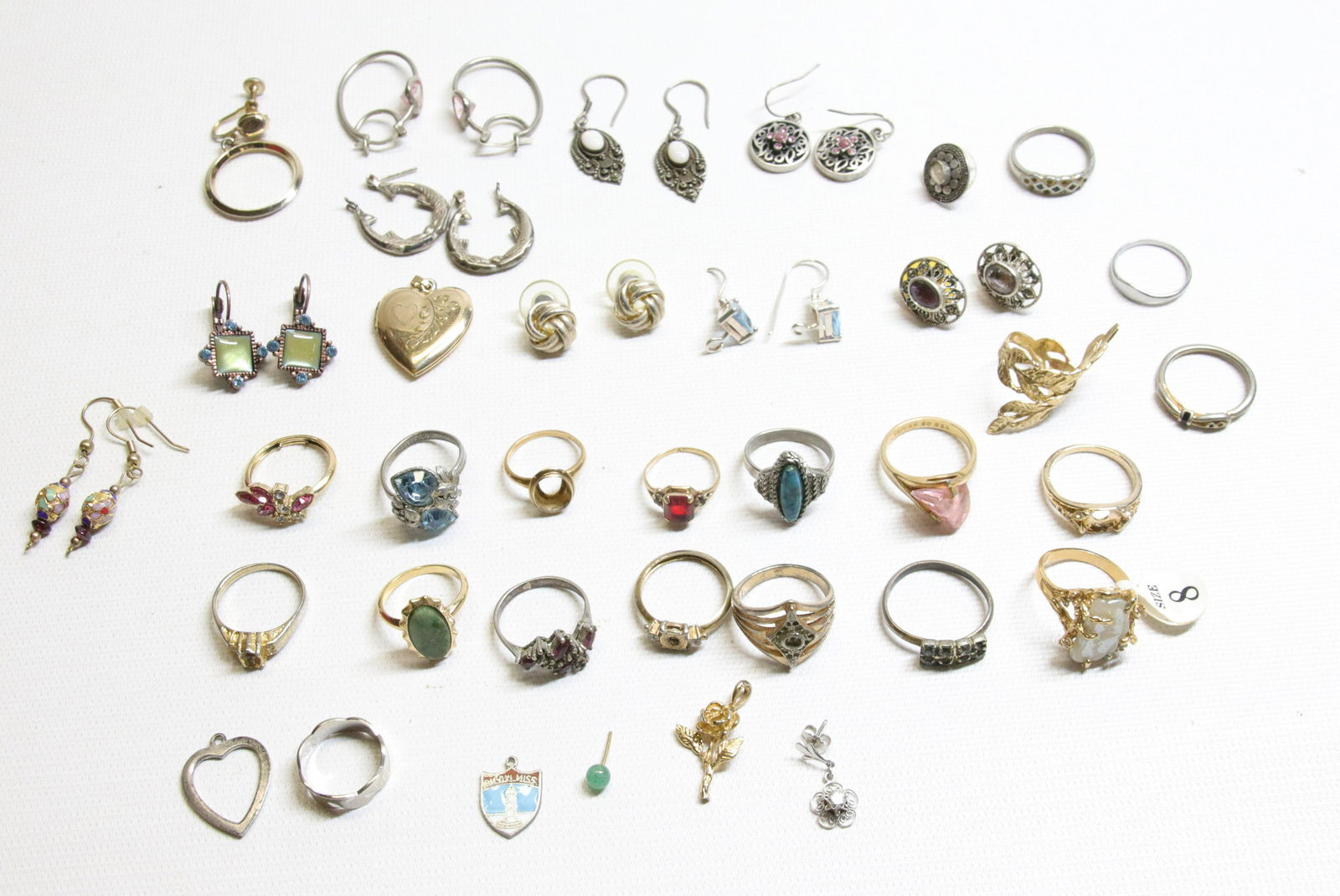 GROUP LOT OF COSTUME JEWELRY (1 of 5)