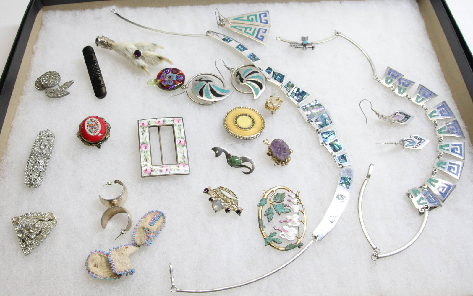 GROUP LOT OF VINTAGE JEWELRY (1 of 3)