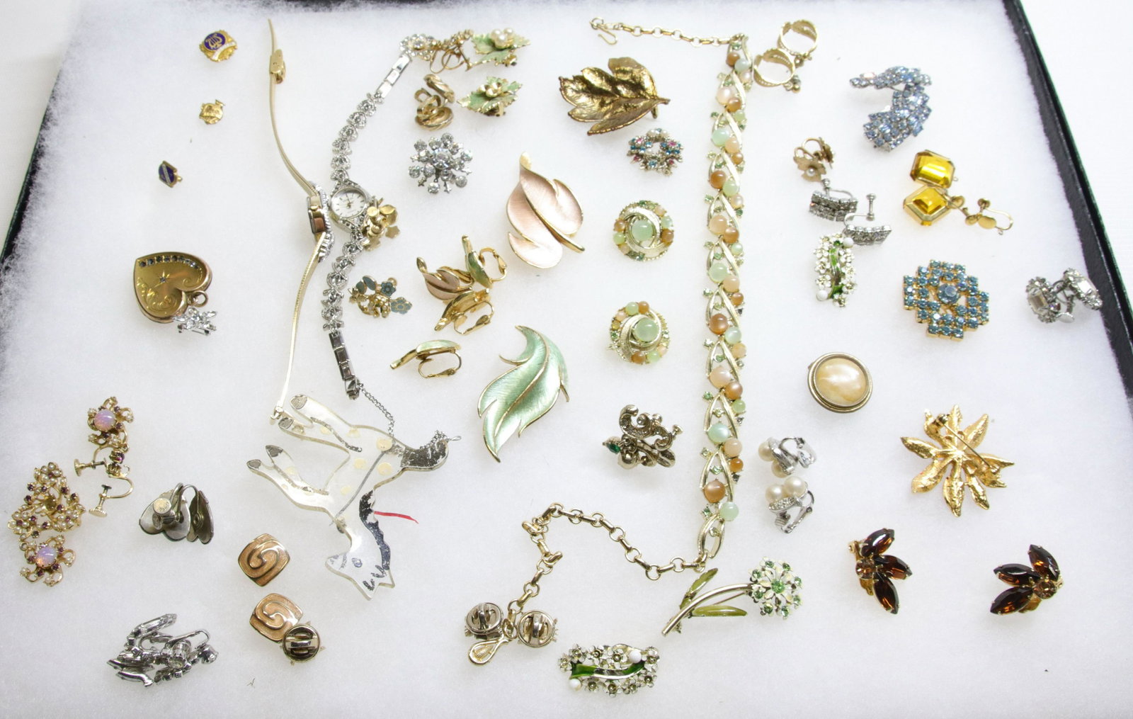 GROUP LOT OF COSTUME JEWELRY: HEART LOCKET, RHINESTONE EARRINGS, WATCHES AND MORE