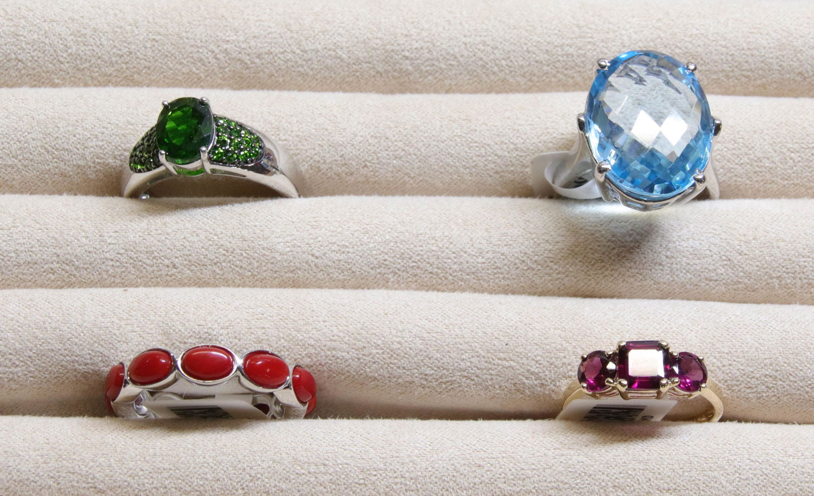 GROUP LOT OF CONTEMPORARY JEWELRY (1 of 3)