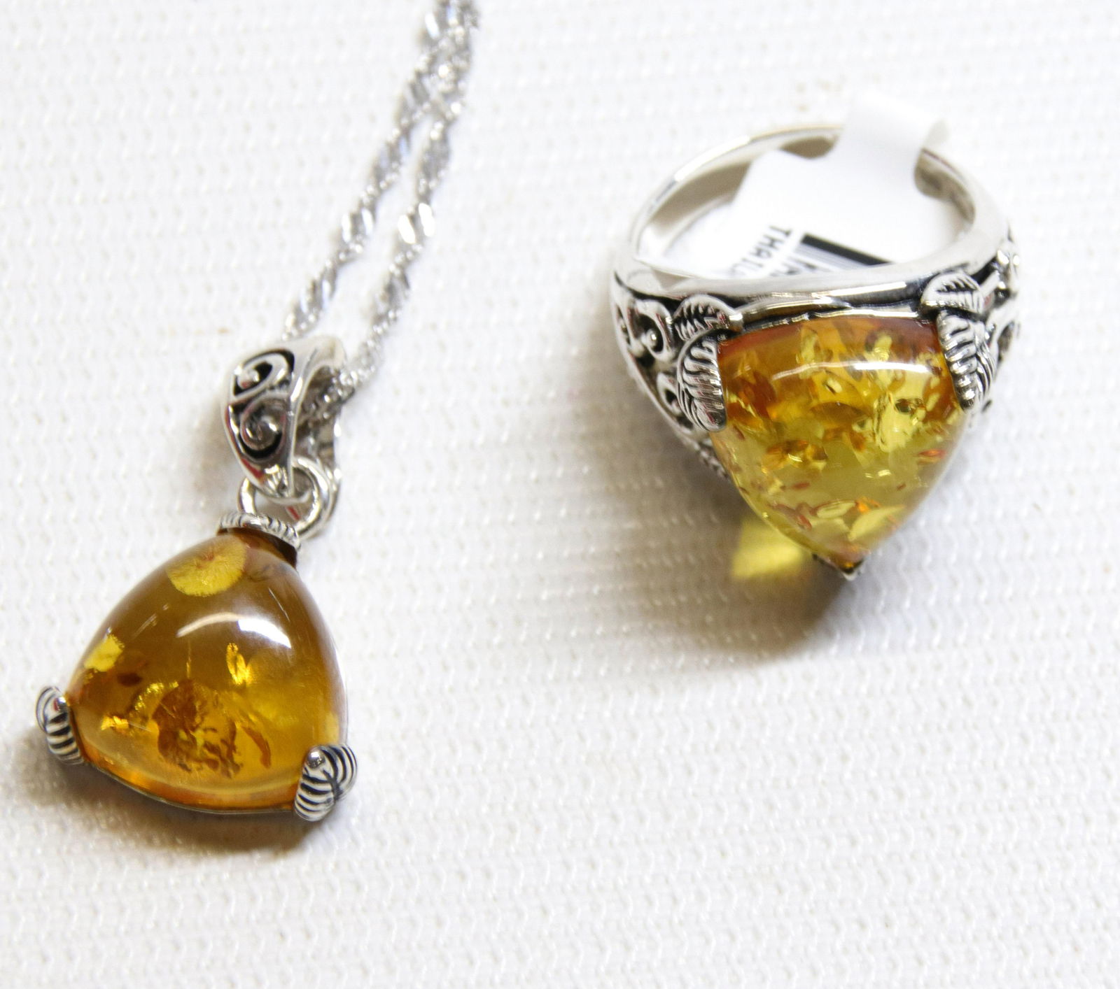 GROUP LOT OF CONTEMPORARY JEWELRY (1 of 3)