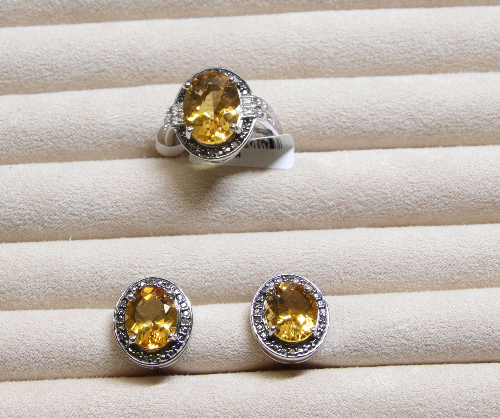 GROUP LOT OF CONTEMPORARY JEWELRY (1 of 3)