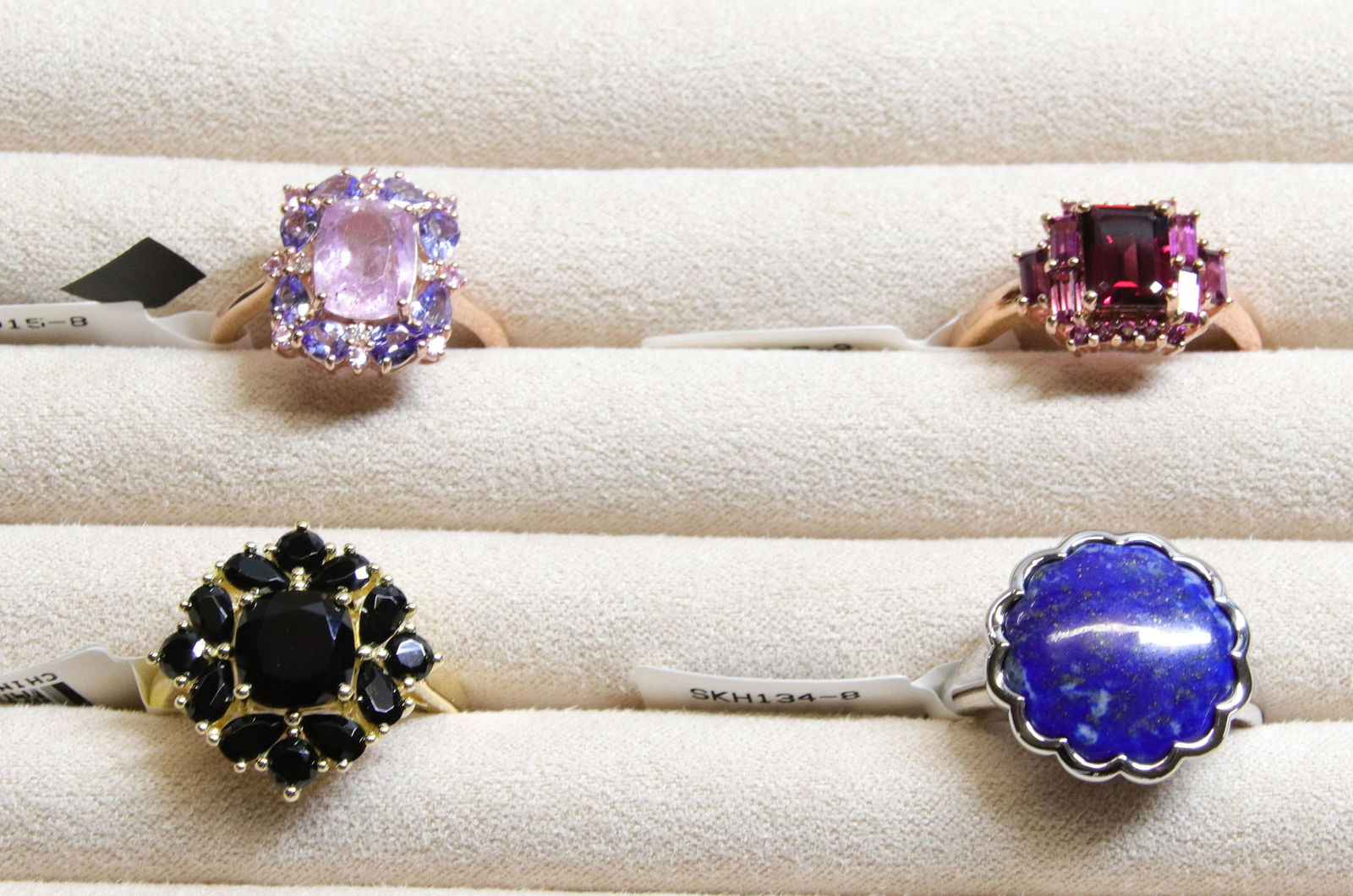 GROUP LOT OF CONTEMPORARY JEWELRY (1 of 4)