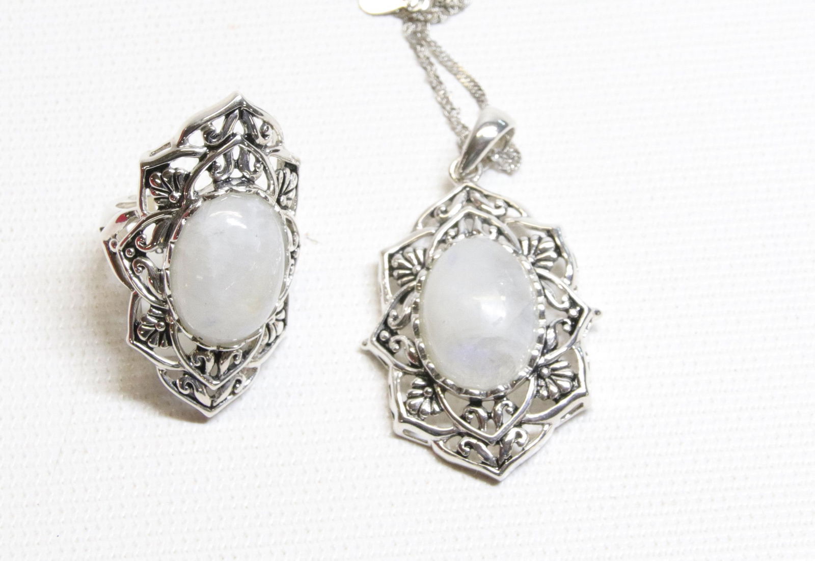 GROUP LOT OF CONTEMPORARY JEWELRY (1 of 3)