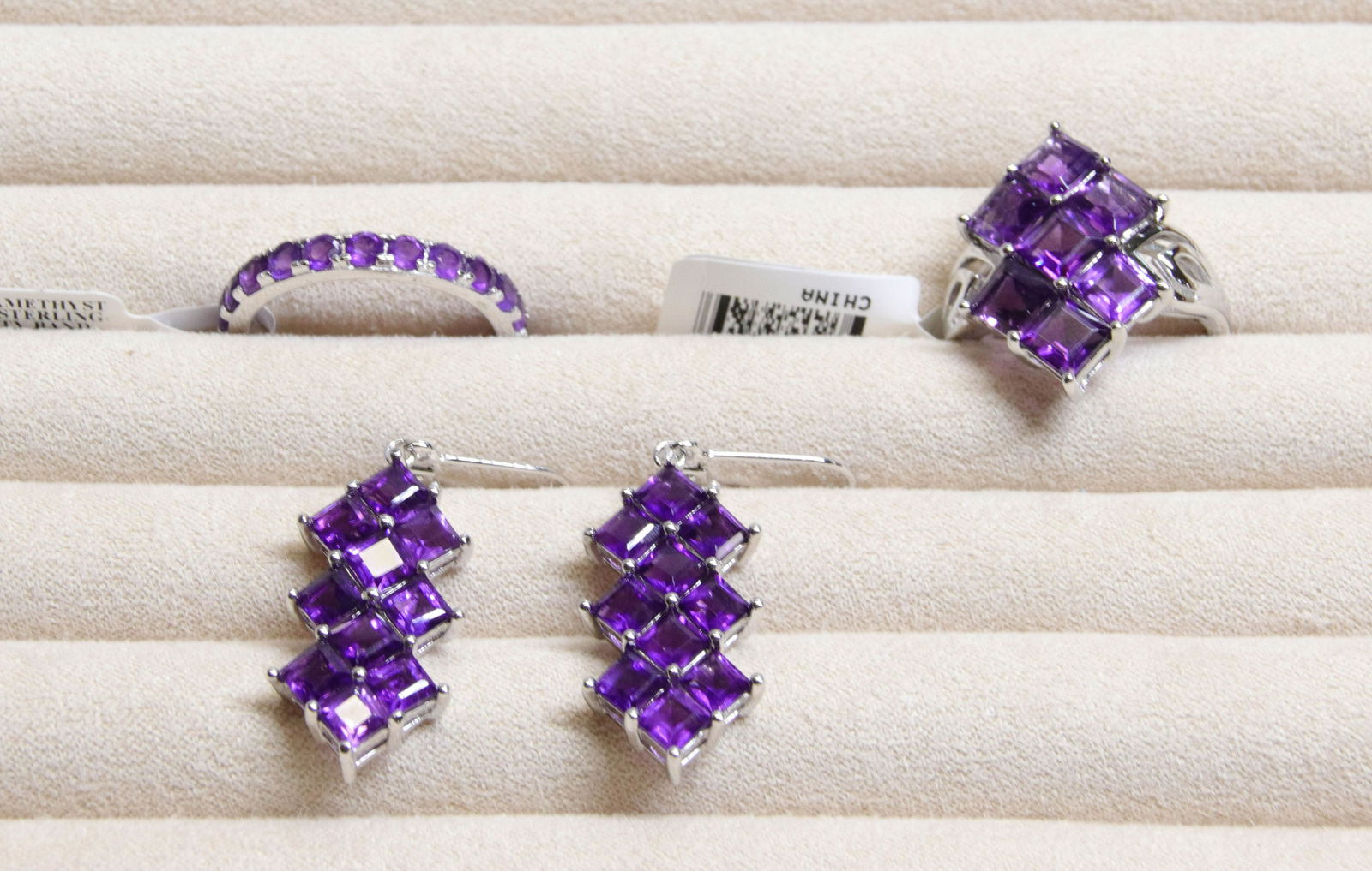 GROUP LOT OF CONTEMPORARY JEWELRY (1 of 3)