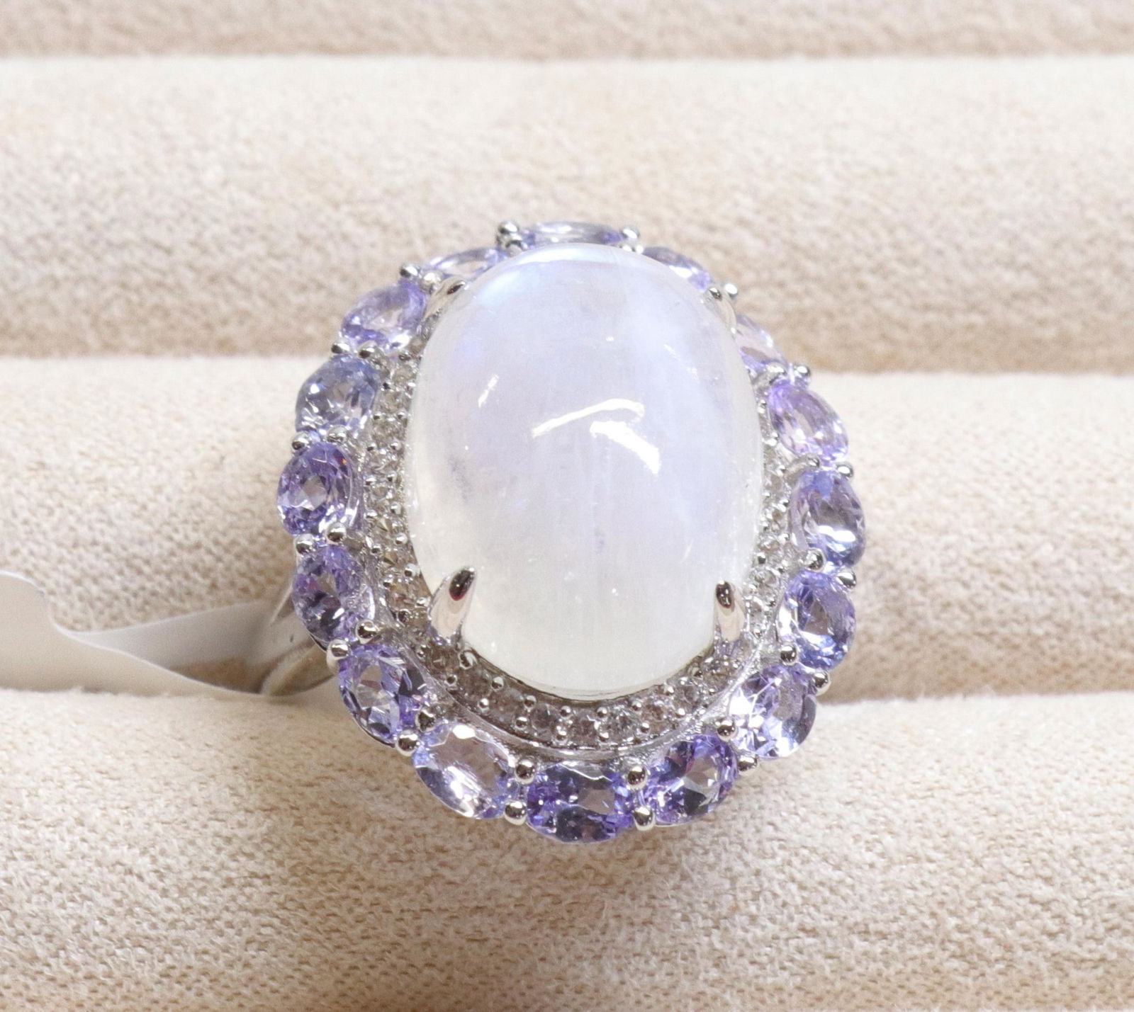 GROUP LOT OF CONTEMPORARY JEWELRY (1 of 3)