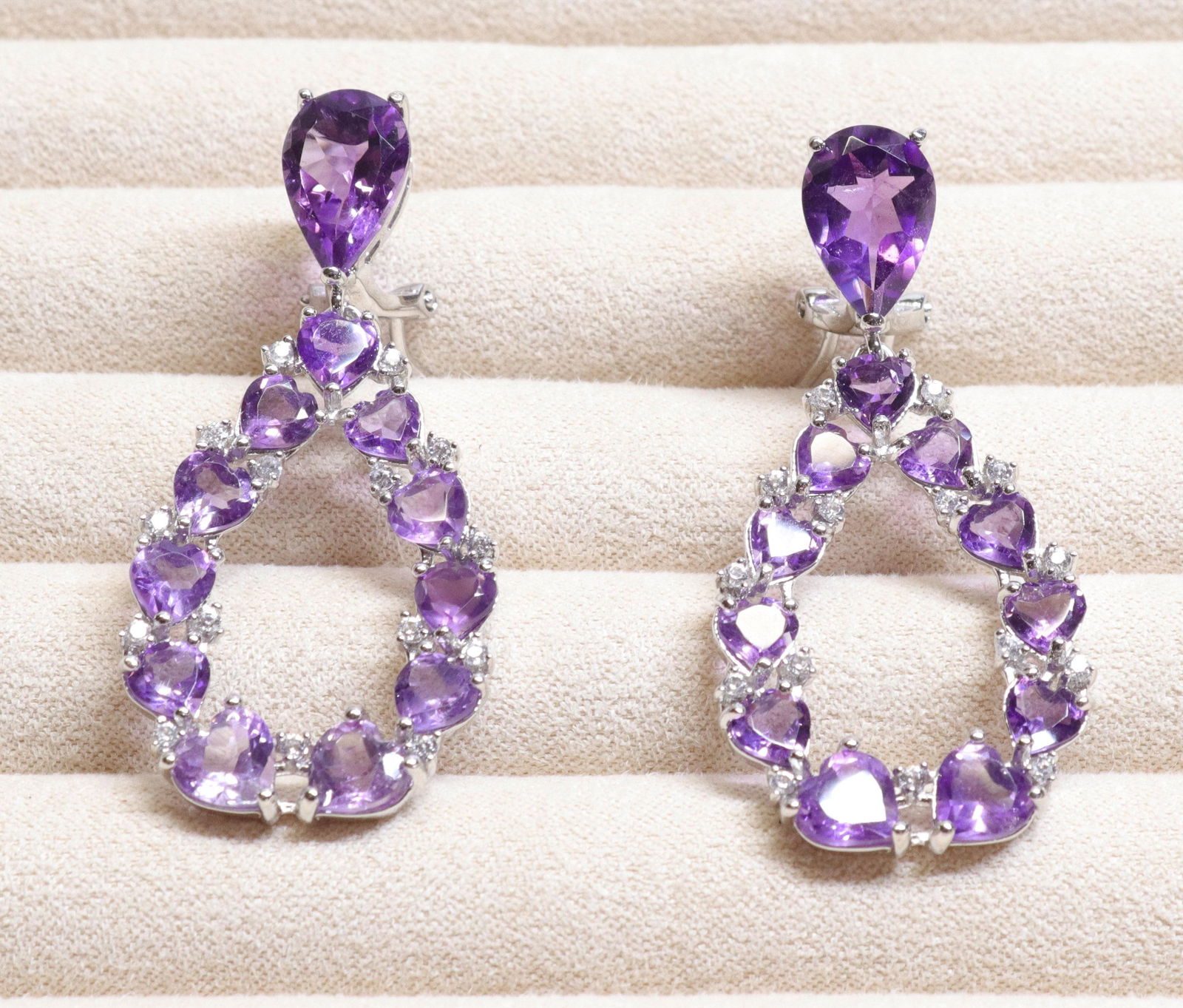 GROUP LOT OF CONTEMPORARY JEWELRY (1 of 2)