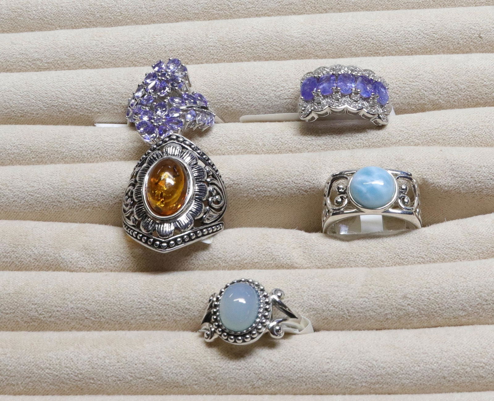 GROUP LOT OF CONTEMPORARY JEWELRY (1 of 3)