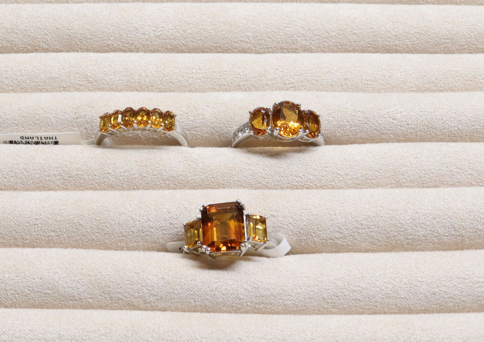 GROUP LOT OF CONTEMPORARY JEWELRY (1 of 3)