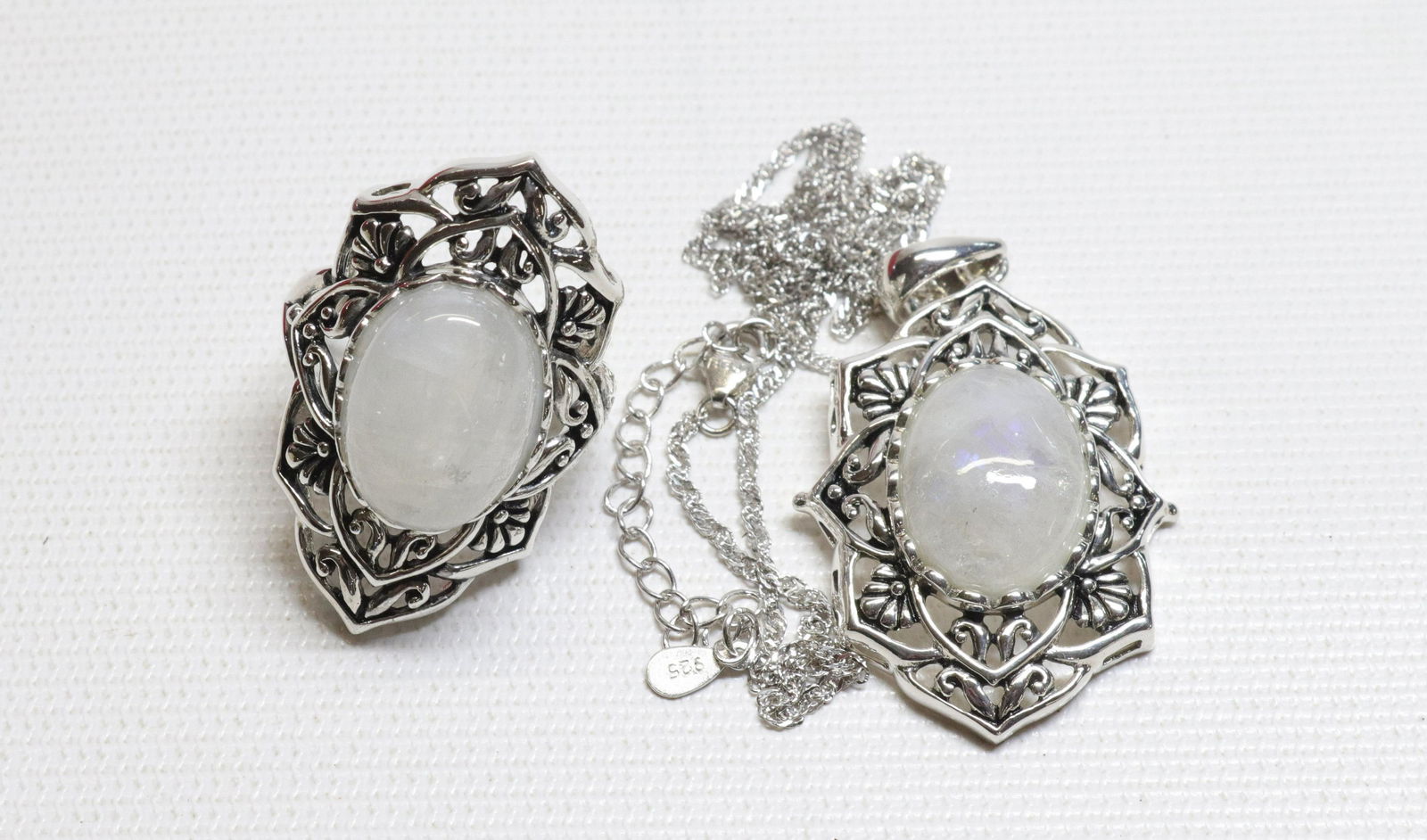 GROUP LOT OF CONTEMPORARY JEWELRY (1 of 3)