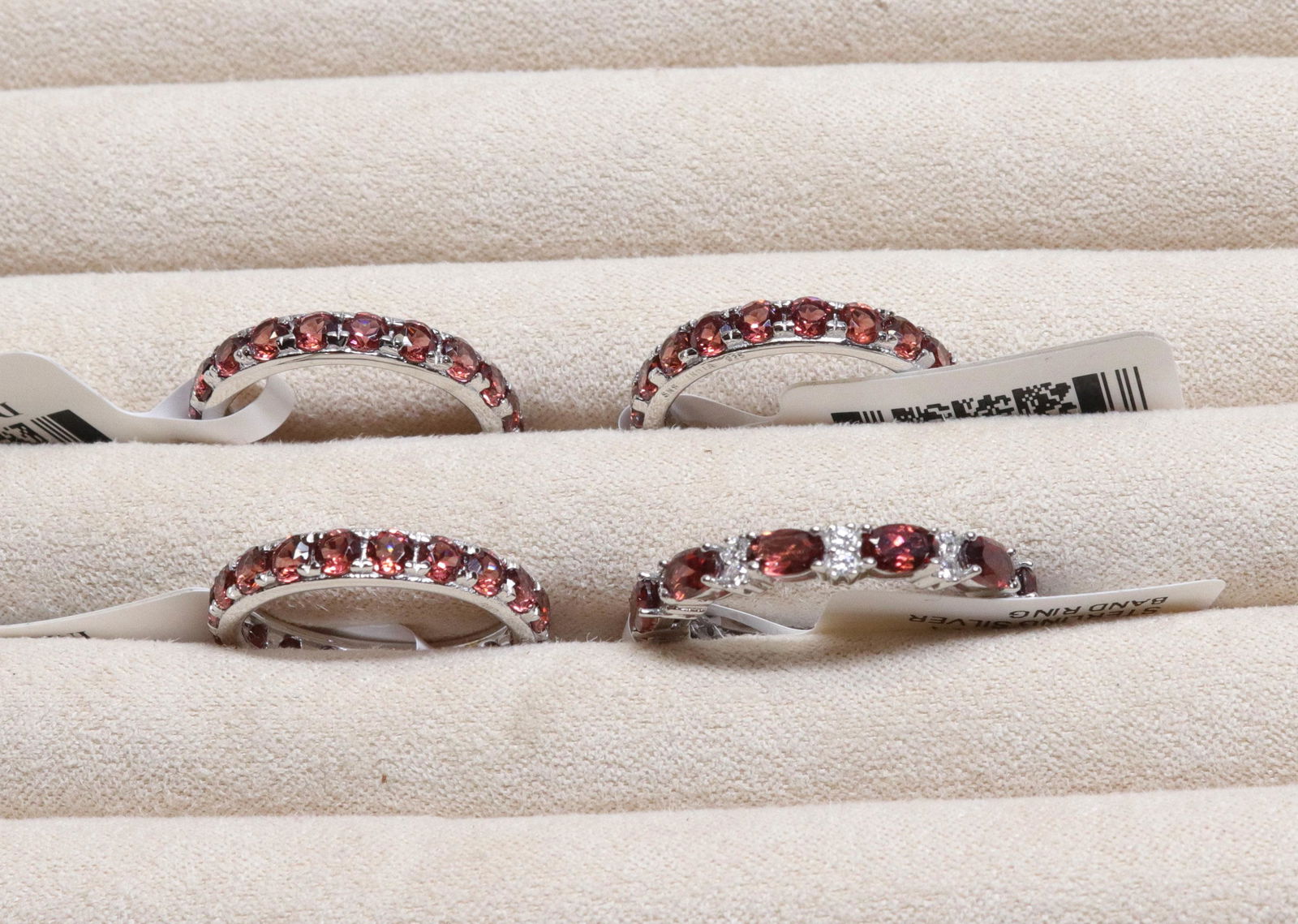 GROUP LOT OF CONTEMPORARY JEWELRY (1 of 3)