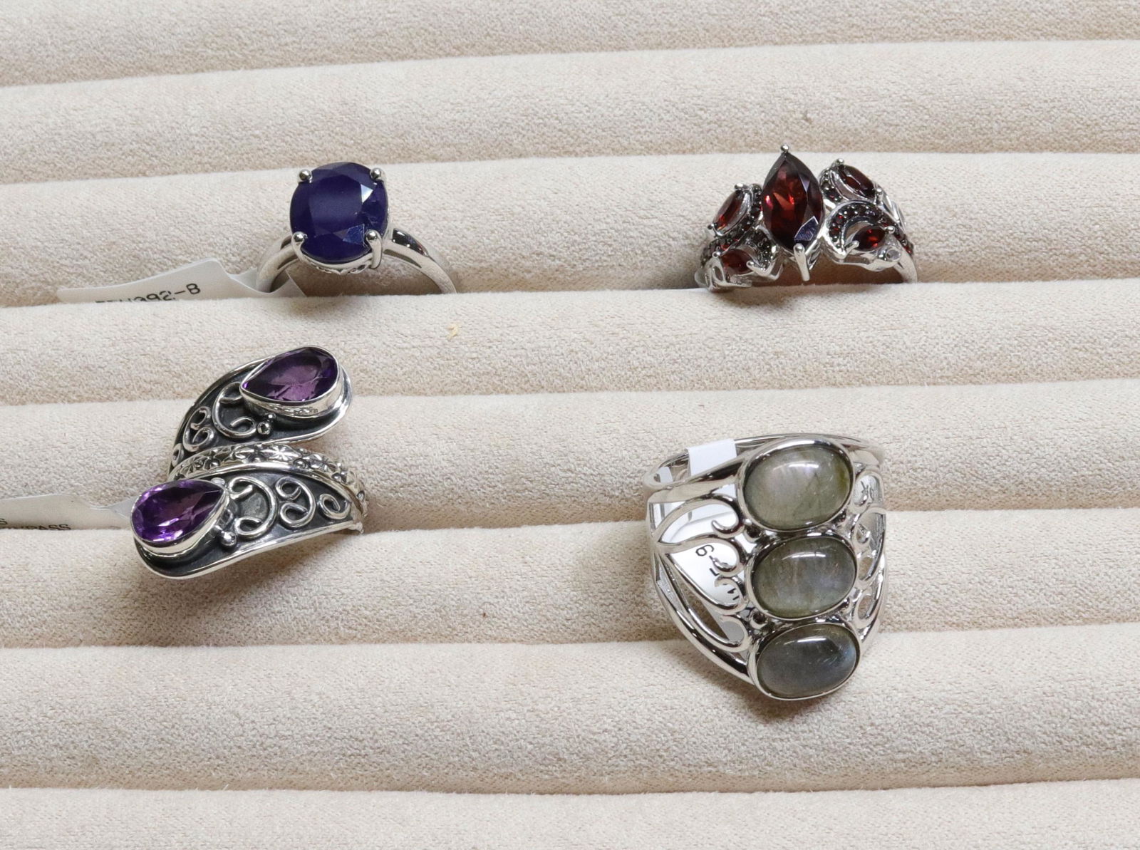 GROUP LOT OF CONTEMPORARY JEWELRY (1 of 2)