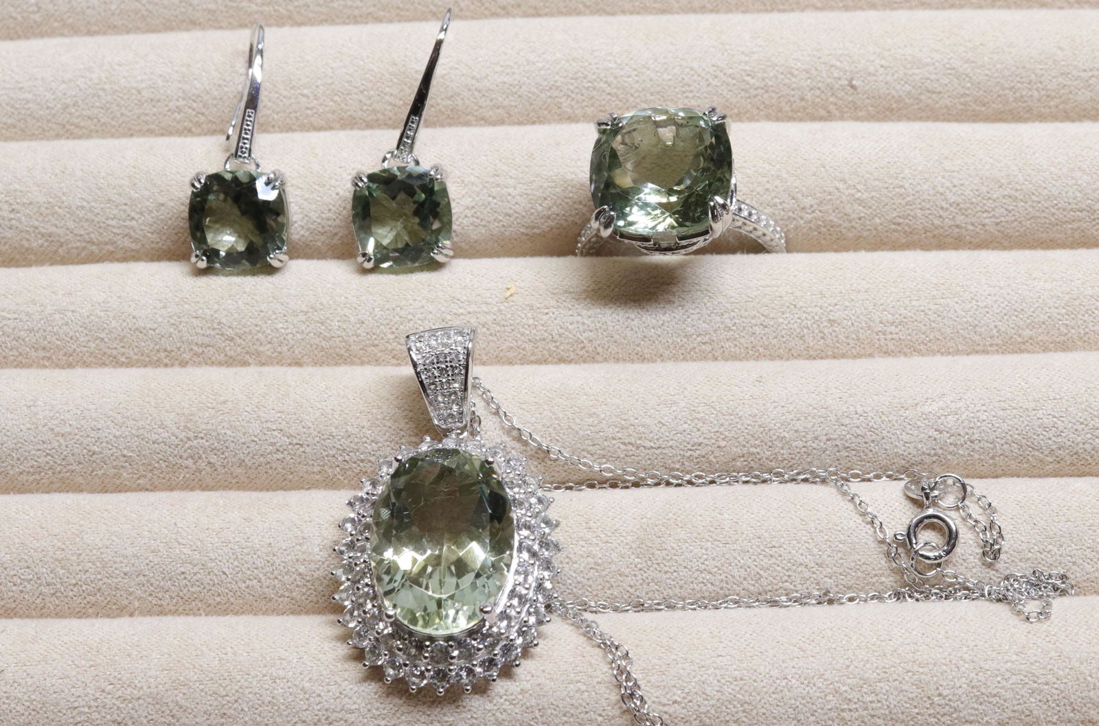 GROUP LOT OF CONTEMPORARY JEWELRY (1 of 2)