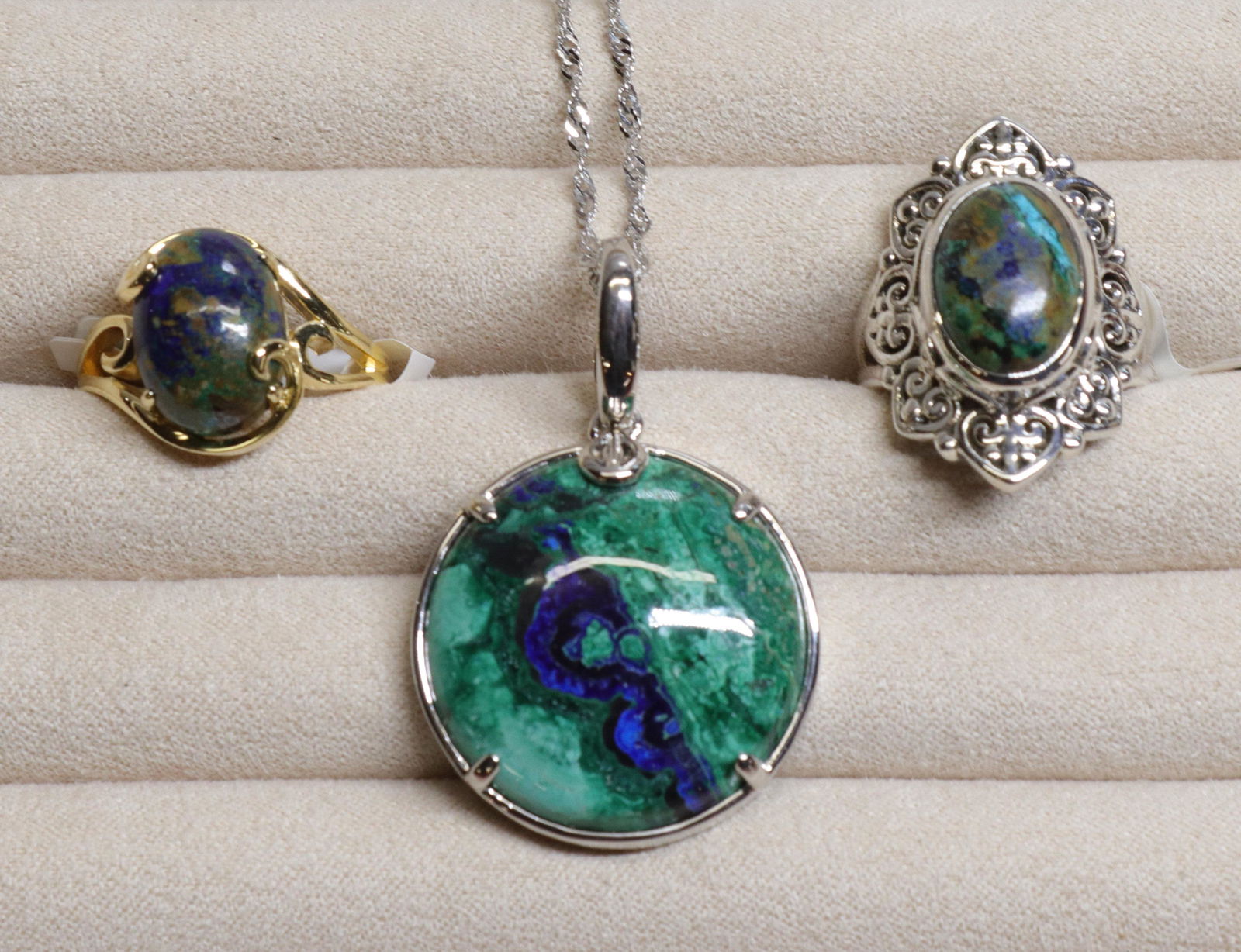 GROUP LOT OF CONTEMPORARY JEWELRY (1 of 3)