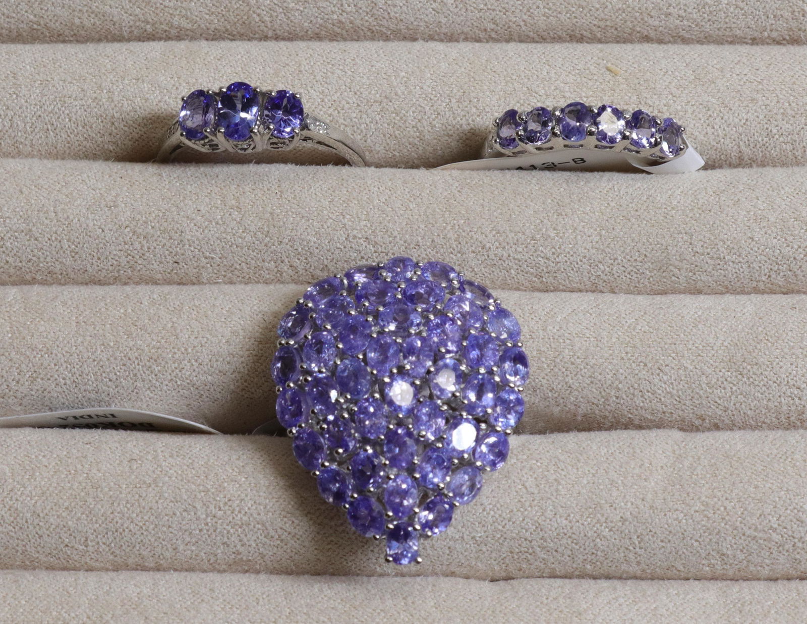 GROUP LOT OF CONTEMPORARY JEWELRY (1 of 4)