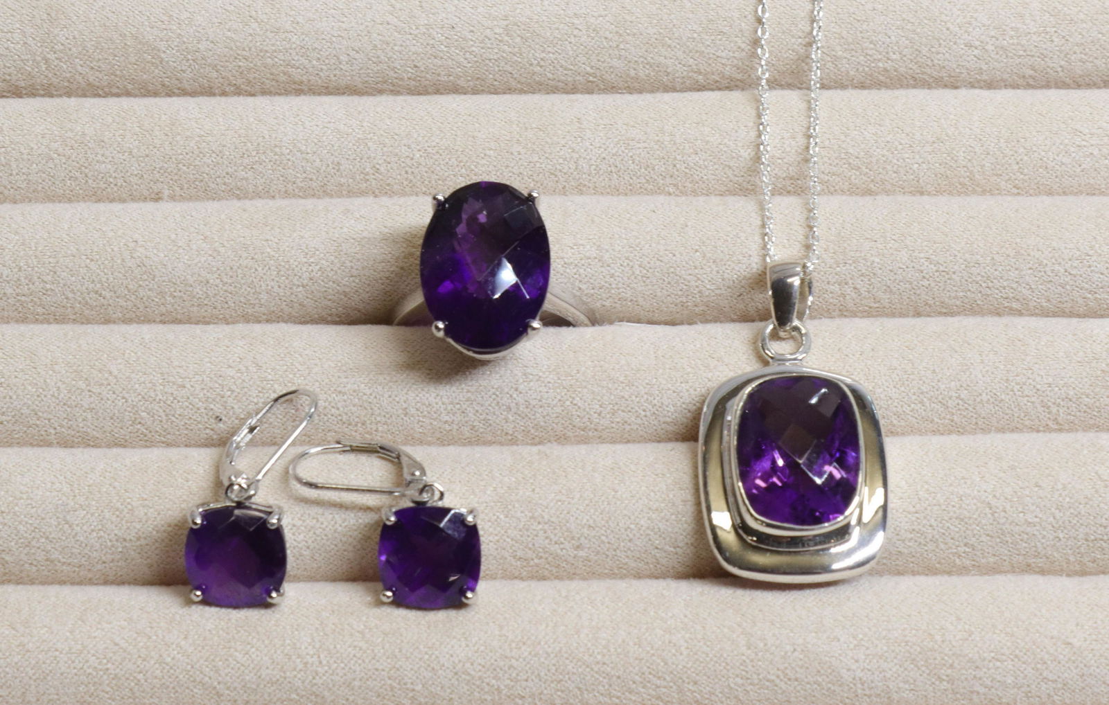 GROUP LOT OF CONTEMPORARY JEWELRY (1 of 3)