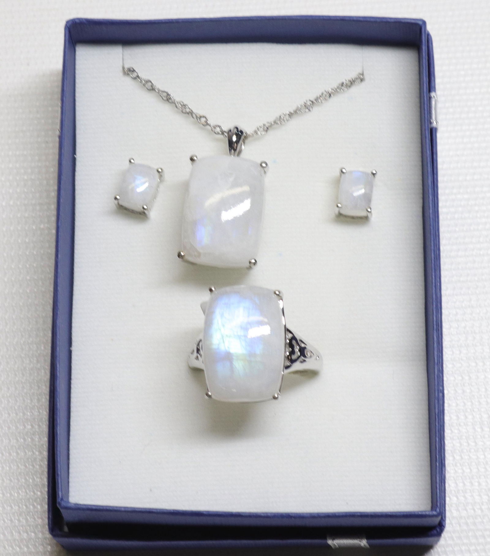 GROUP LOT OF CONTEMPORARY JEWELRY (1 of 2)