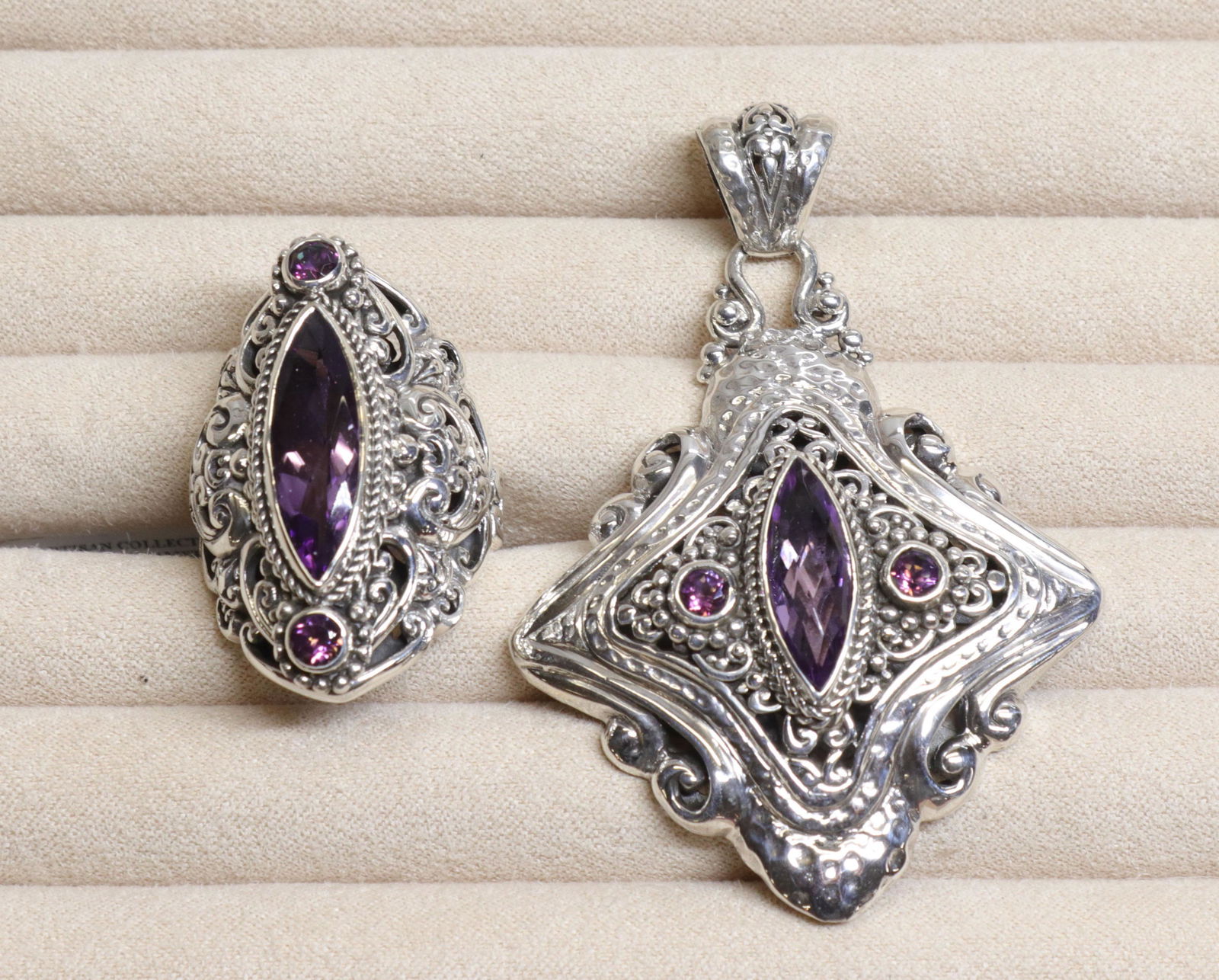 GROUP LOT OF CONTEMPORARY JEWELRY (1 of 3)