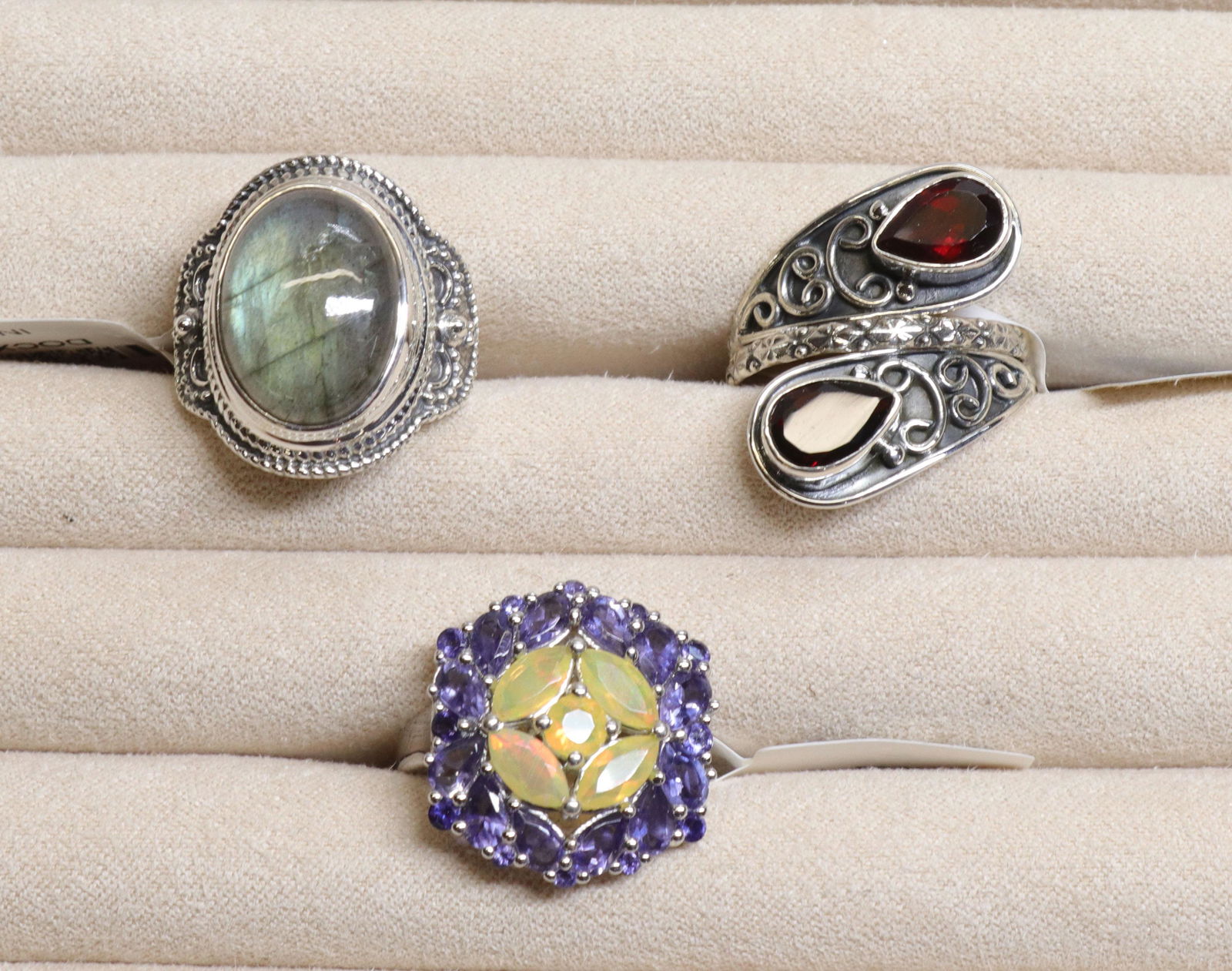 GROUP LOT OF CONTEMPORARY JEWELRY (1 of 3)