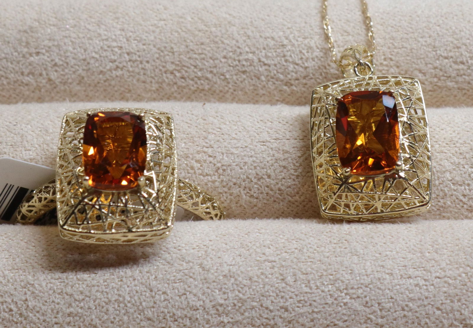 GROUP LOT OF CONTEMPORARY JEWELRY (1 of 3)