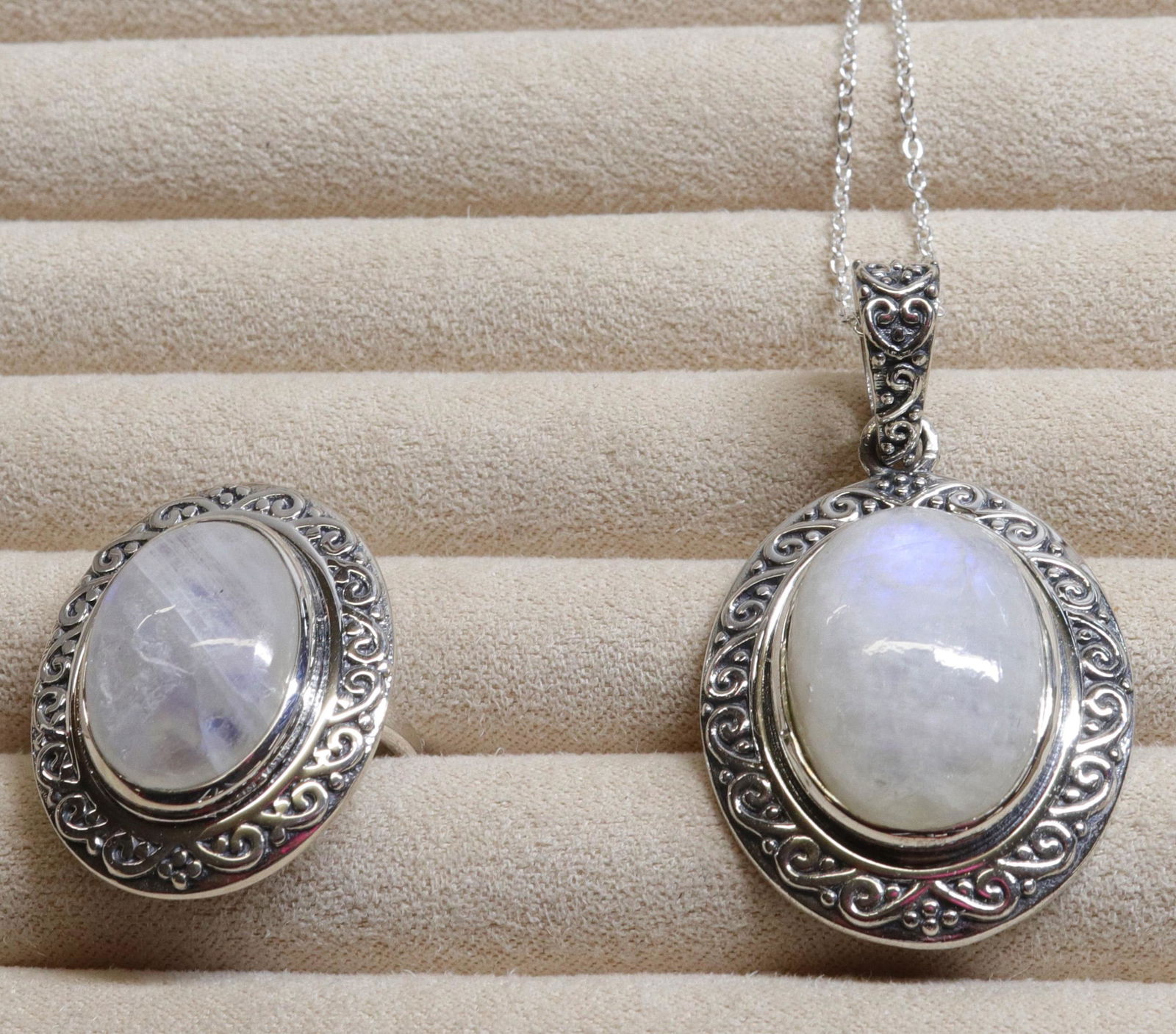 GROUP LOT OF CONTEMPORARY JEWELRY (1 of 2)