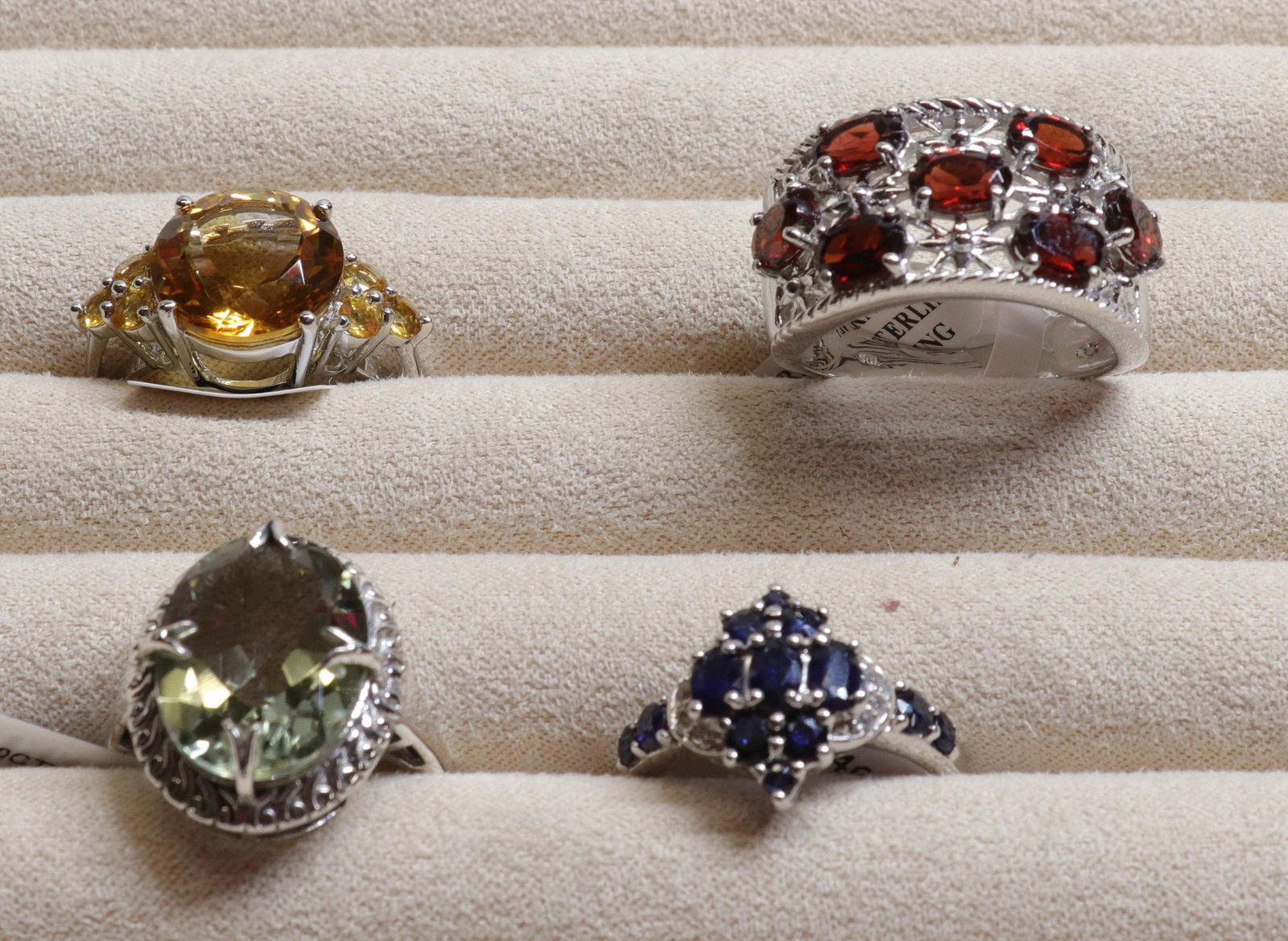 GROUP LOT OF CONTEMPORARY JEWELRY (1 of 3)