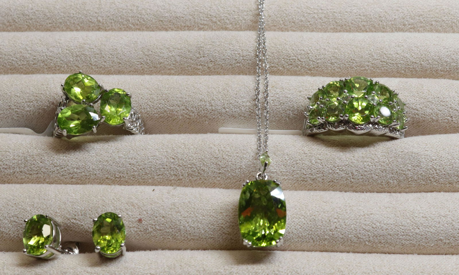 GROUP LOT OF CONTEMPORARY JEWELRY (1 of 3)