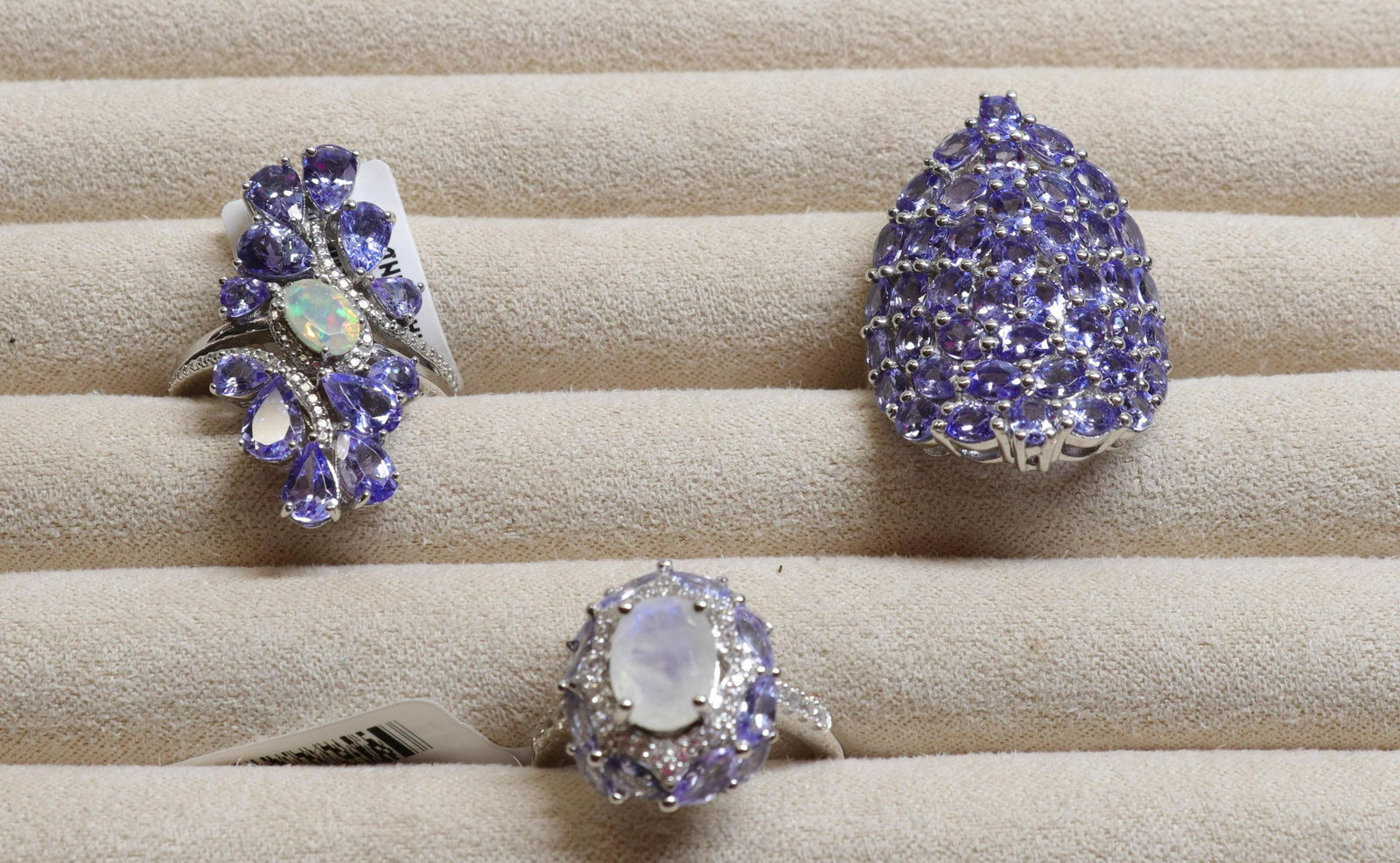 GROUP LOT OF CONTEMPORARY JEWELRY (1 of 2)