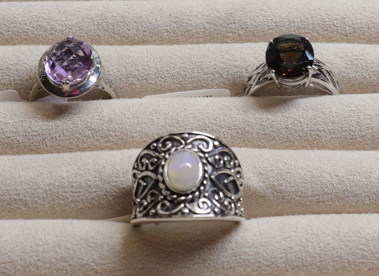 GROUP LOT OF CONTEMPORARY JEWELRY (1 of 2)