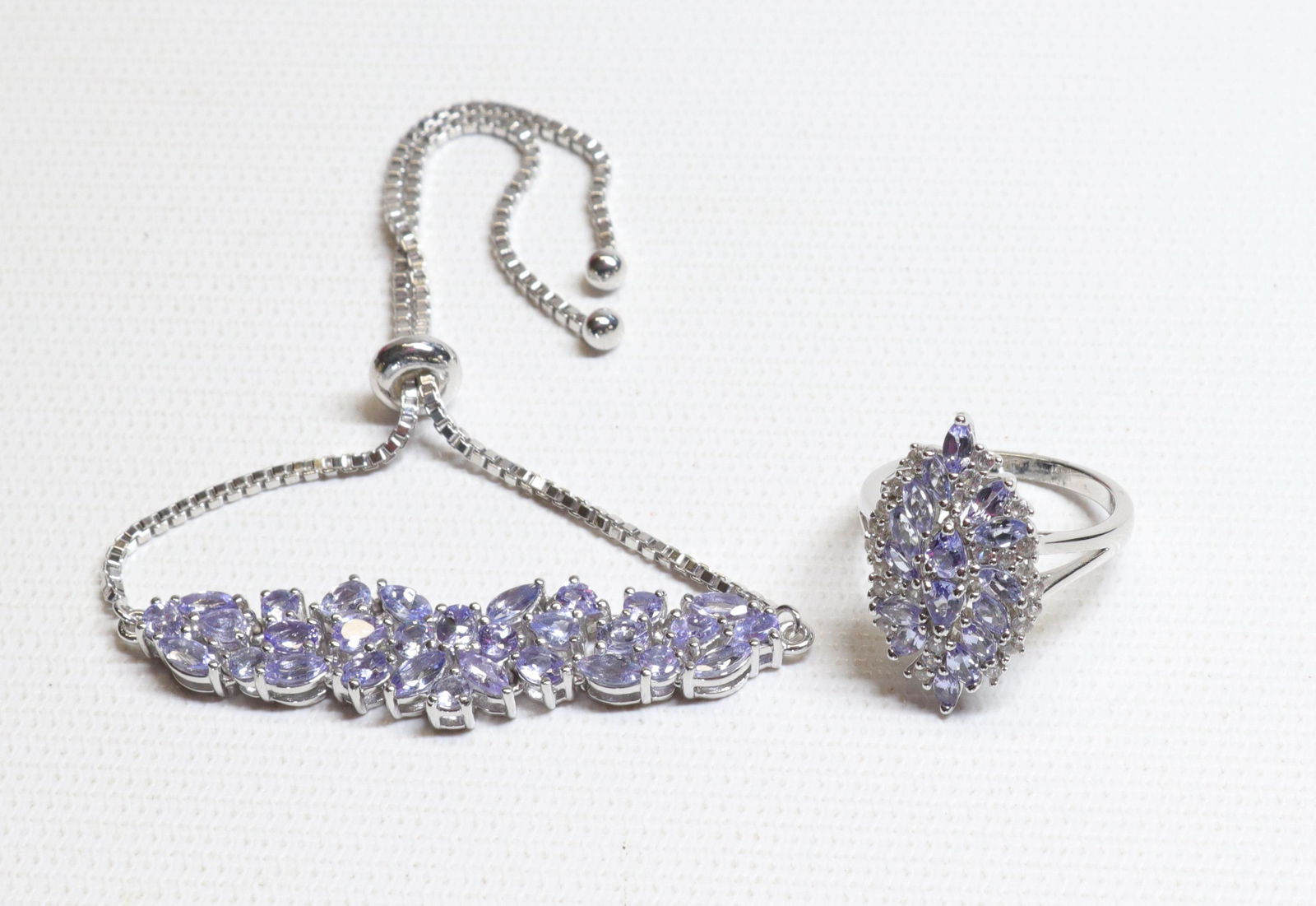 GROUP LOT OF CONTEMPORARY JEWELRY (1 of 2)