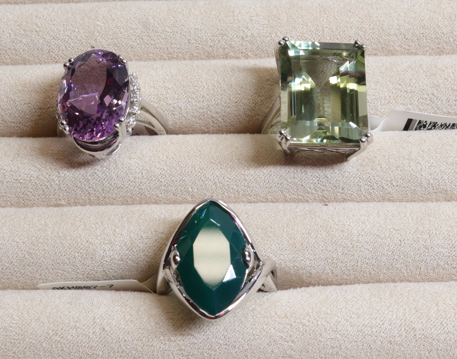 GROUP LOT OF CONTEMPORARY JEWELRY (1 of 2)