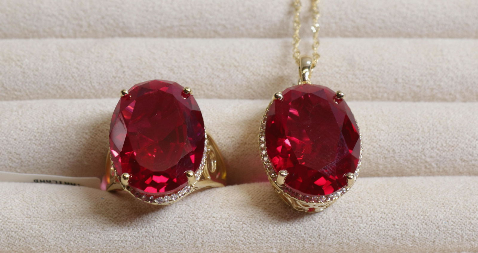 GROUP LOT OF CONTEMPORARY JEWELRY (1 of 3)