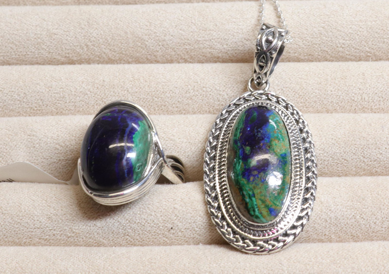 GROUP LOT OF CONTEMPORARY JEWELRY (1 of 2)