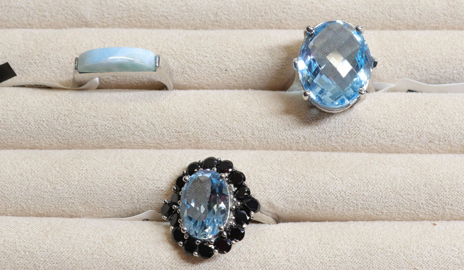 GROUP LOT OF CONTEMPORARY JEWELRY (1 of 2)